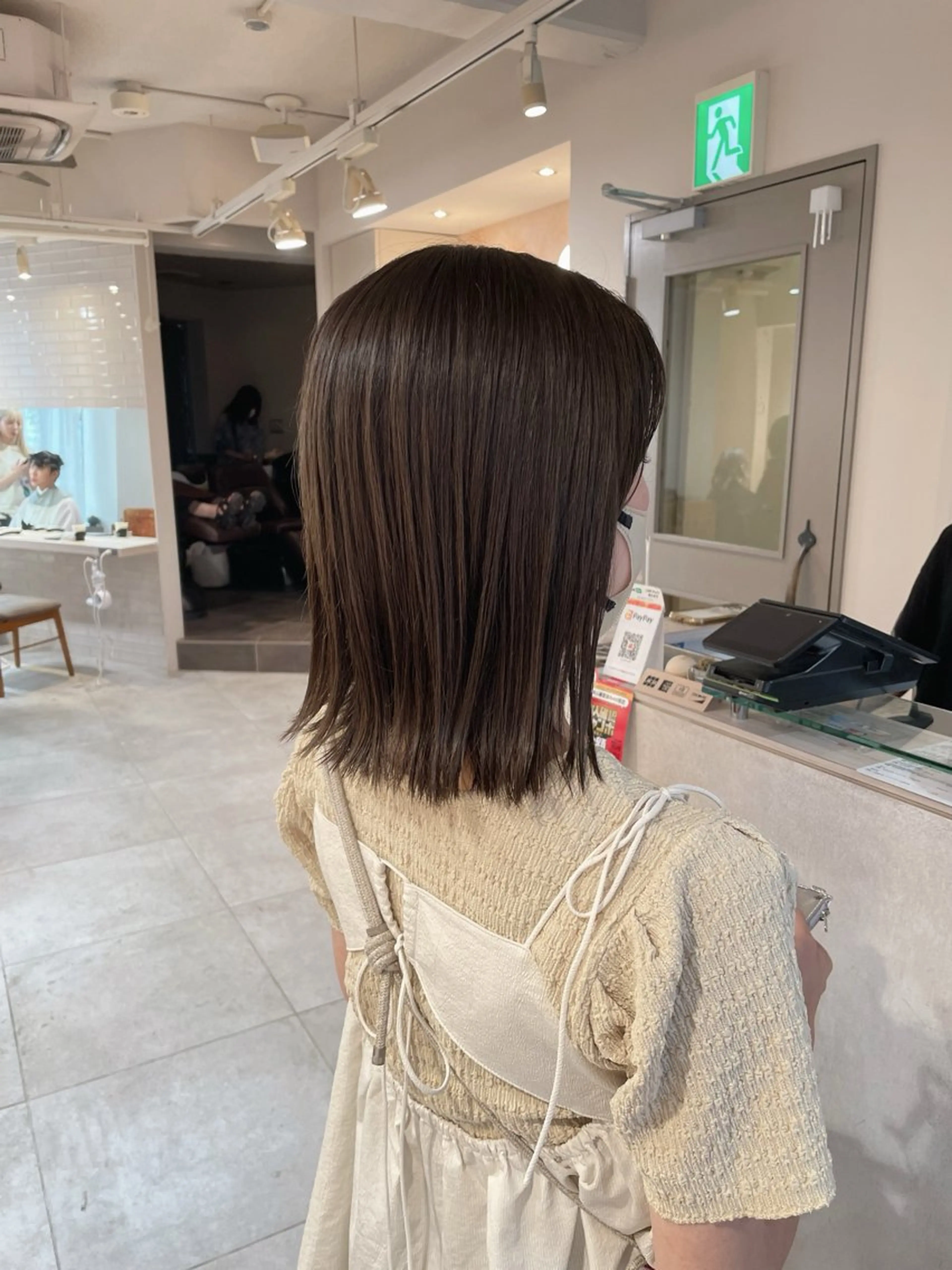 ミディアム カラー 切りっぱなしボブ ベージュカラー ボブ 伸ばしかけ カット ヘアカラー トリートメント 切りっぱなしボブ ソノキユウカのヘアスタイル