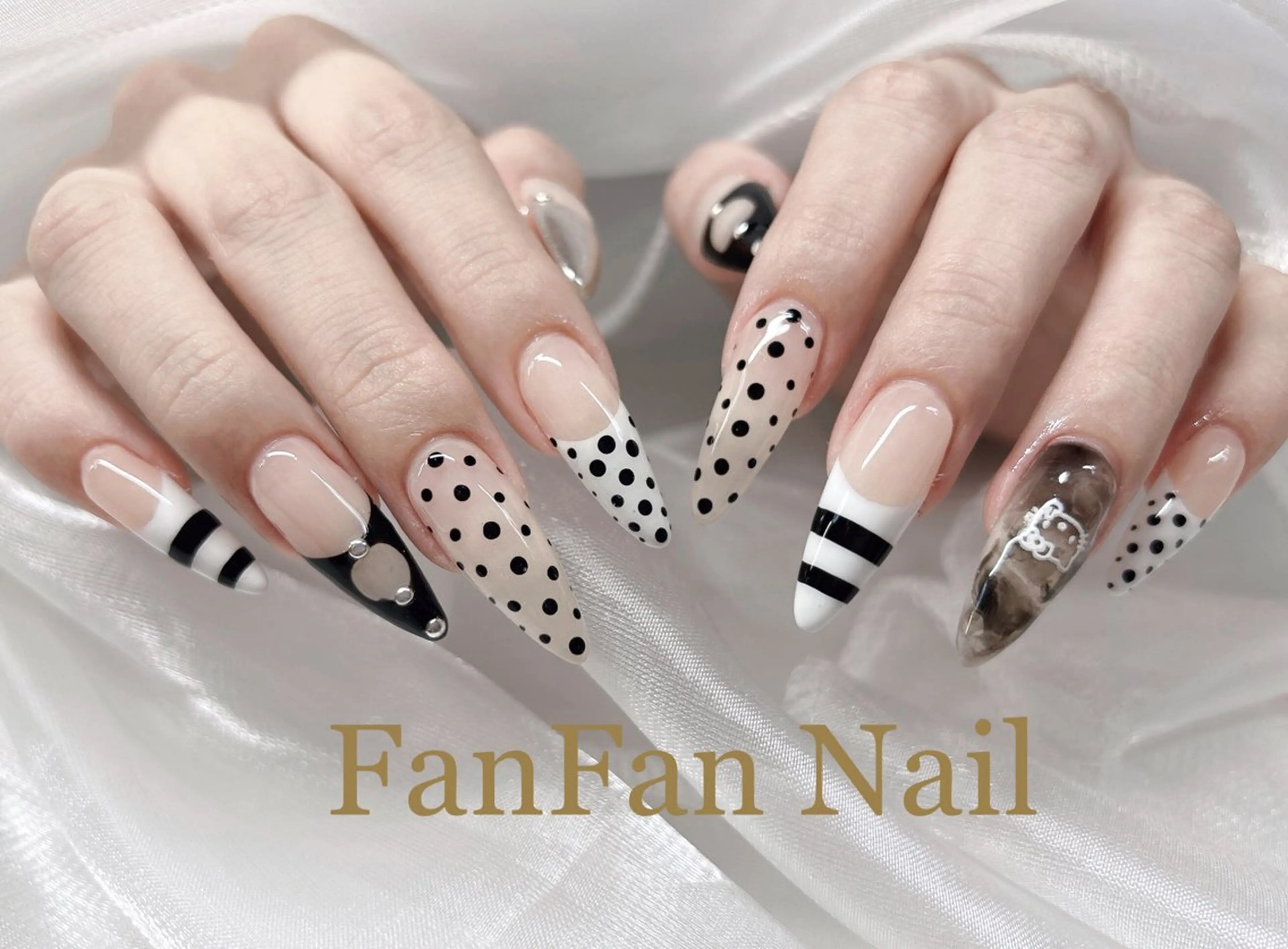 ネイル アートネイル オーロラネイル ガーリー キラキラネイル 韓国ネイル ハンドネイル KaKa FanFanNailのネイルデザイン