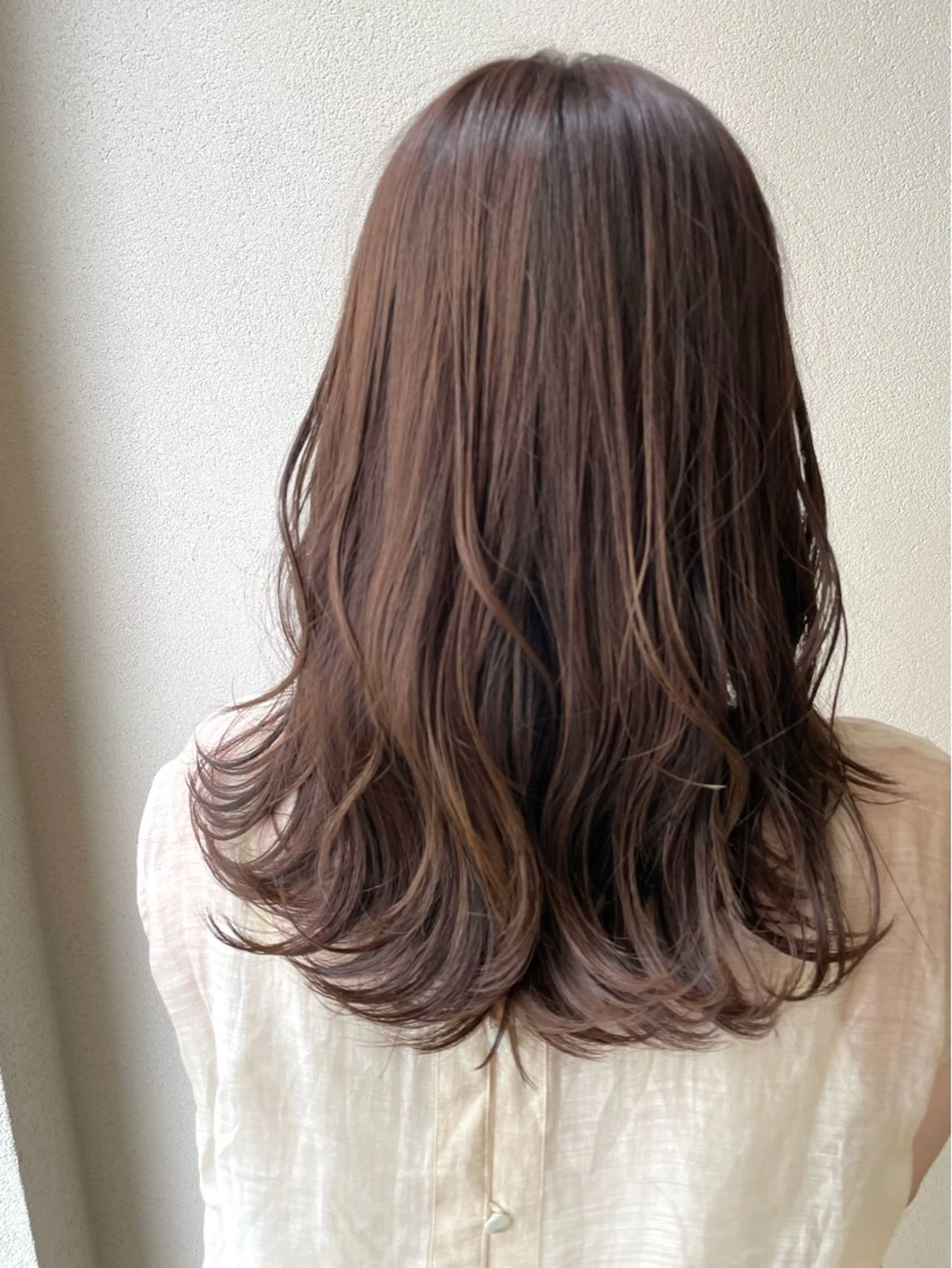 セミロング カラー アッシュ アッシュブラウン ブラウンカラー 透明感カラー ラベンダーカラー 沢田 瞳のヘアスタイル