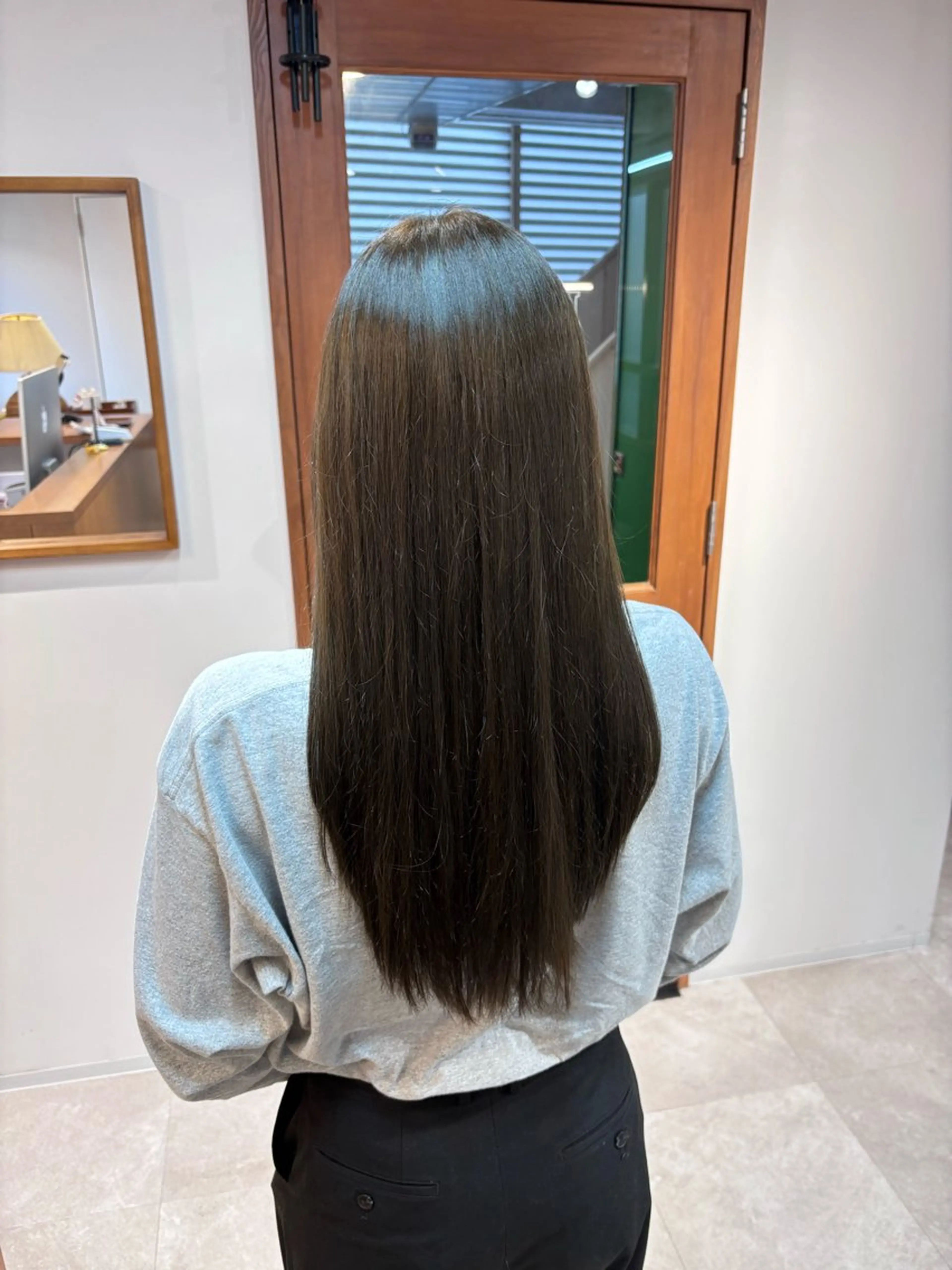 ロング ヘアカラー 山口 摩七斗のヘアスタイル
