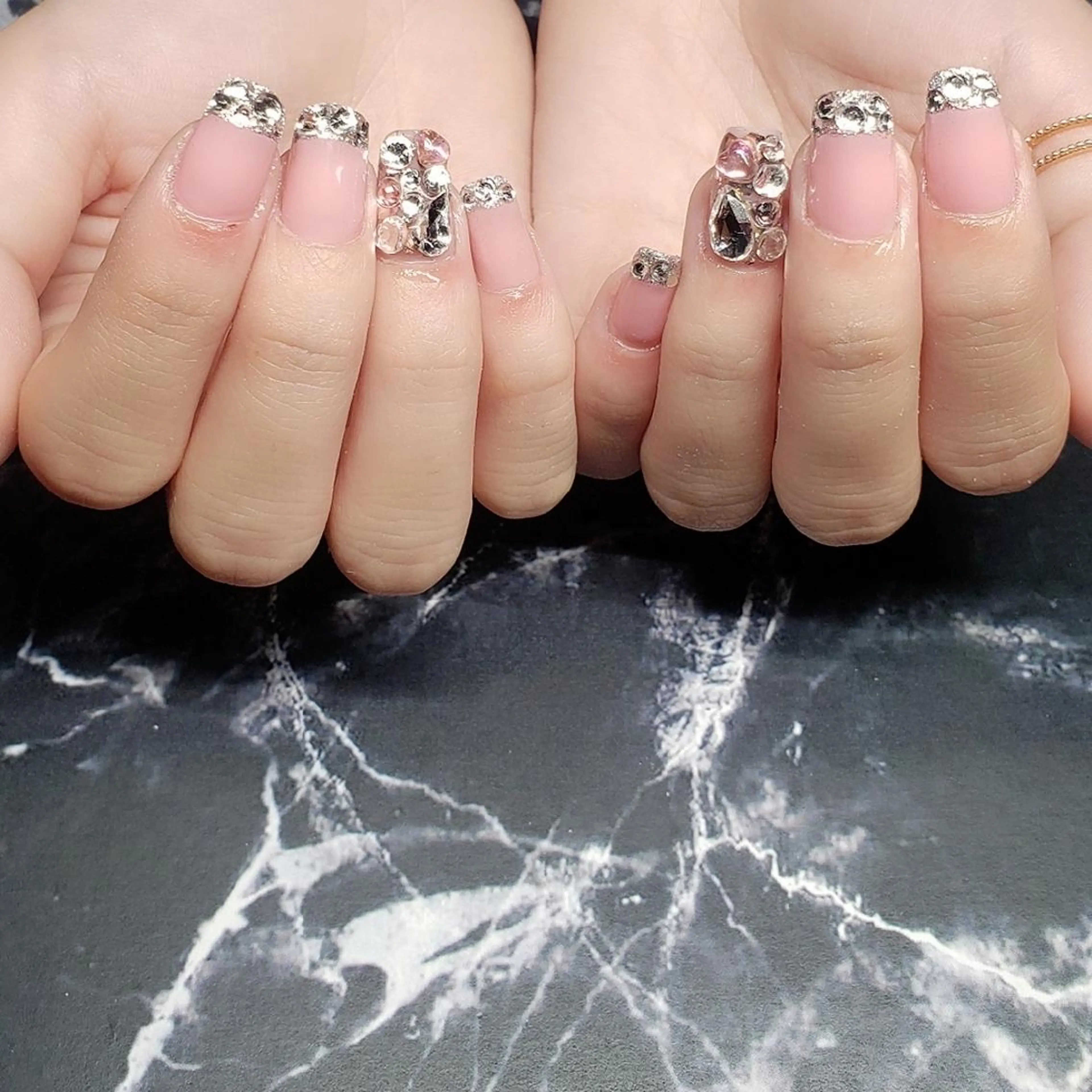 ミディアム ネイル クロキ 。のネイルデザイン