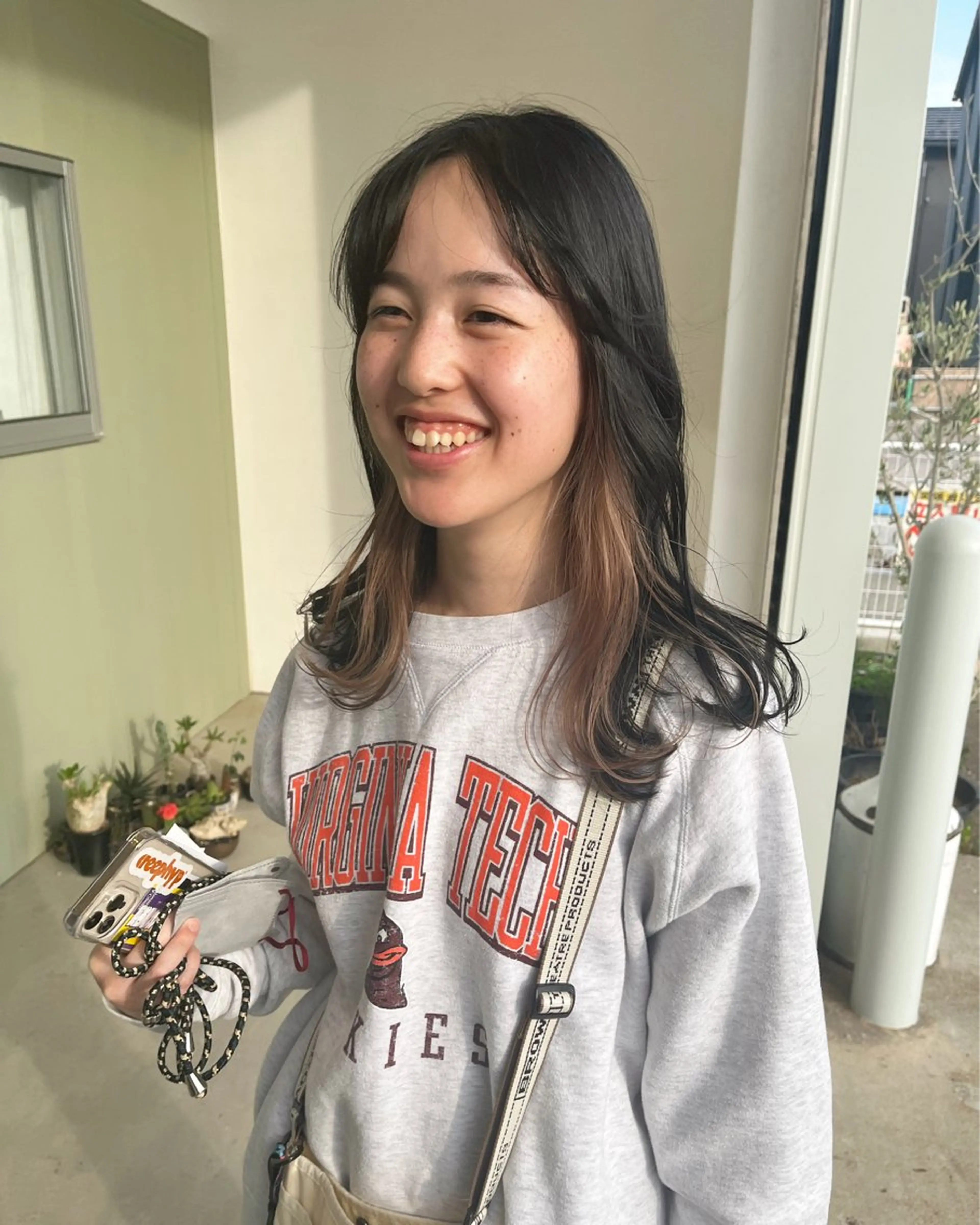 セミロング カラー イヤリングカラー 林 優花のヘアスタイル