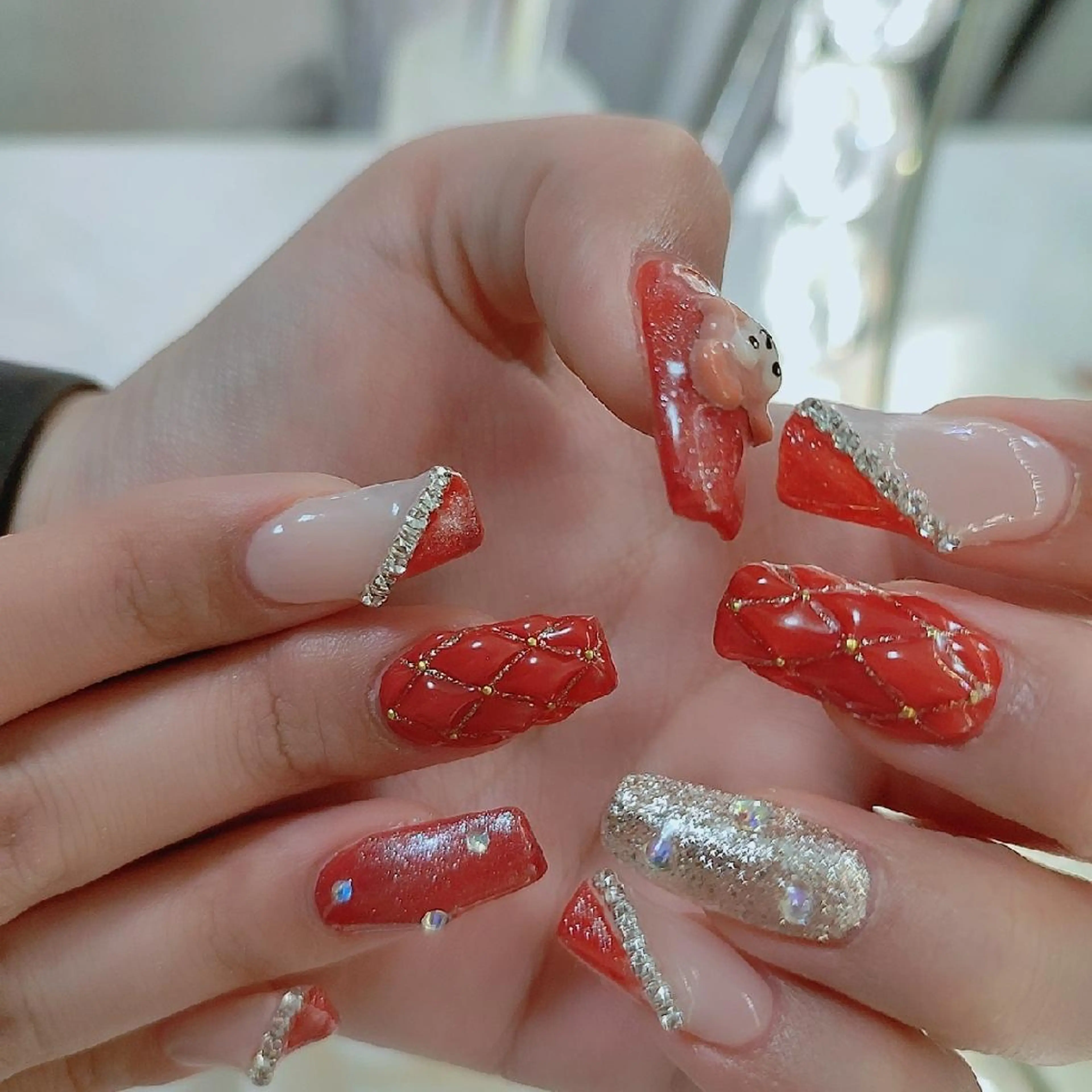 ネイル ハンドネイル RUNWAY 　　の眉毛・アイブロウイメージ