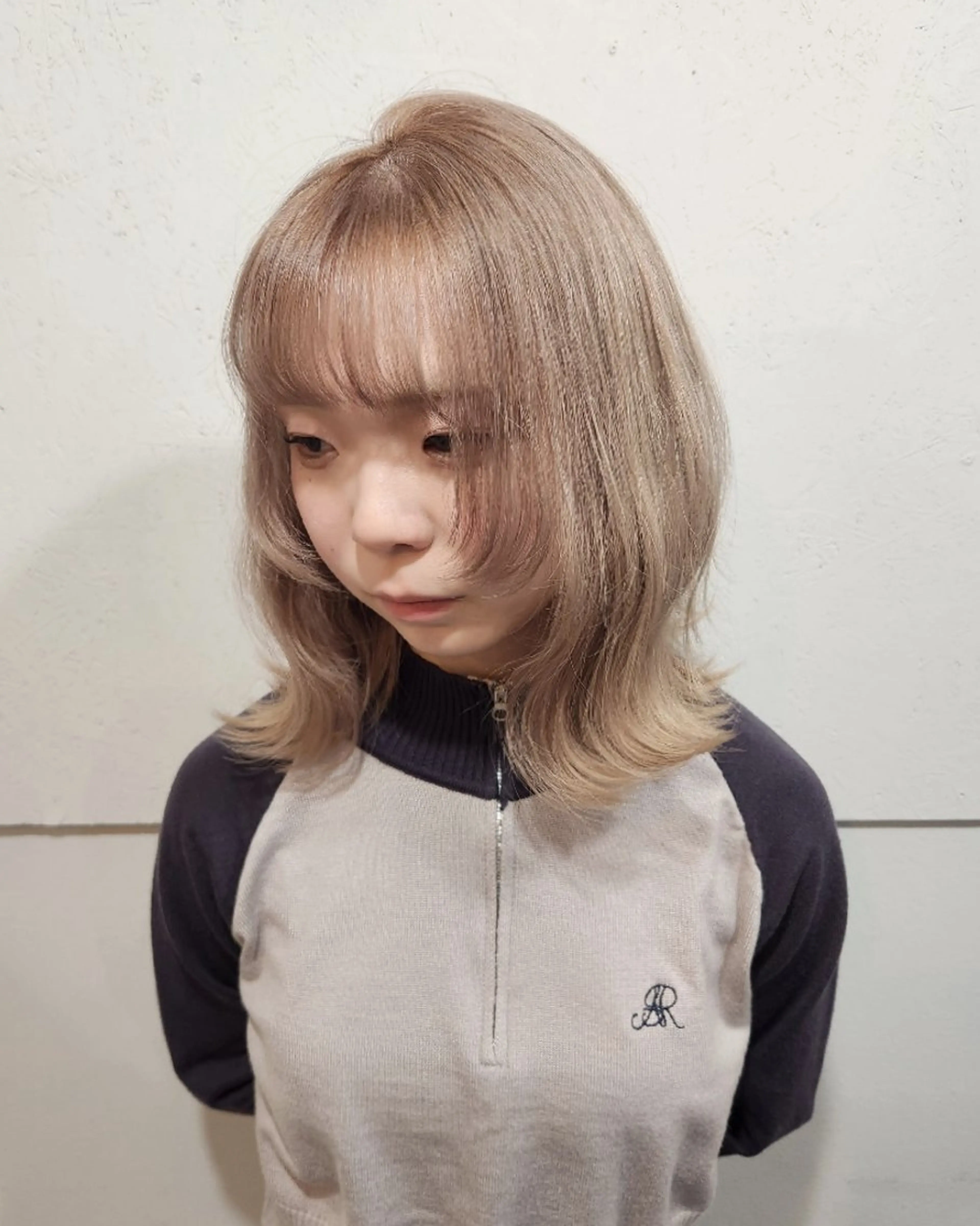 ミディアム カラー ブリーチ ケアブリーチ ダブルカラー ヘアカラー ツヤ髪✨縮毛矯正 ハイトーンカラーのヘアスタイル