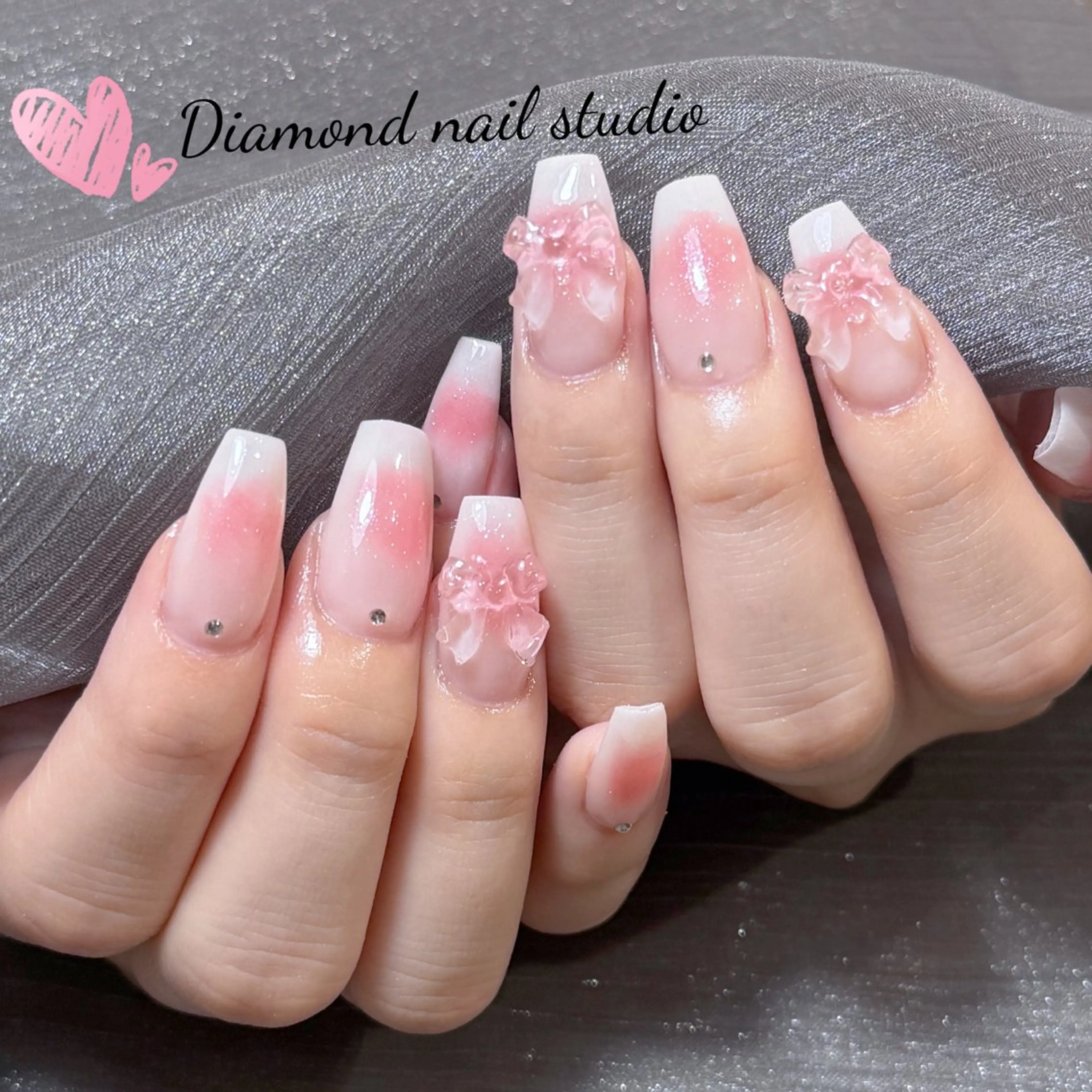 ネイル アートネイル オーロラネイル フラッシュネイル ガーリー キラキラネイル ハンドネイル DIAMOND NAILMANAMIのネイルデザイン