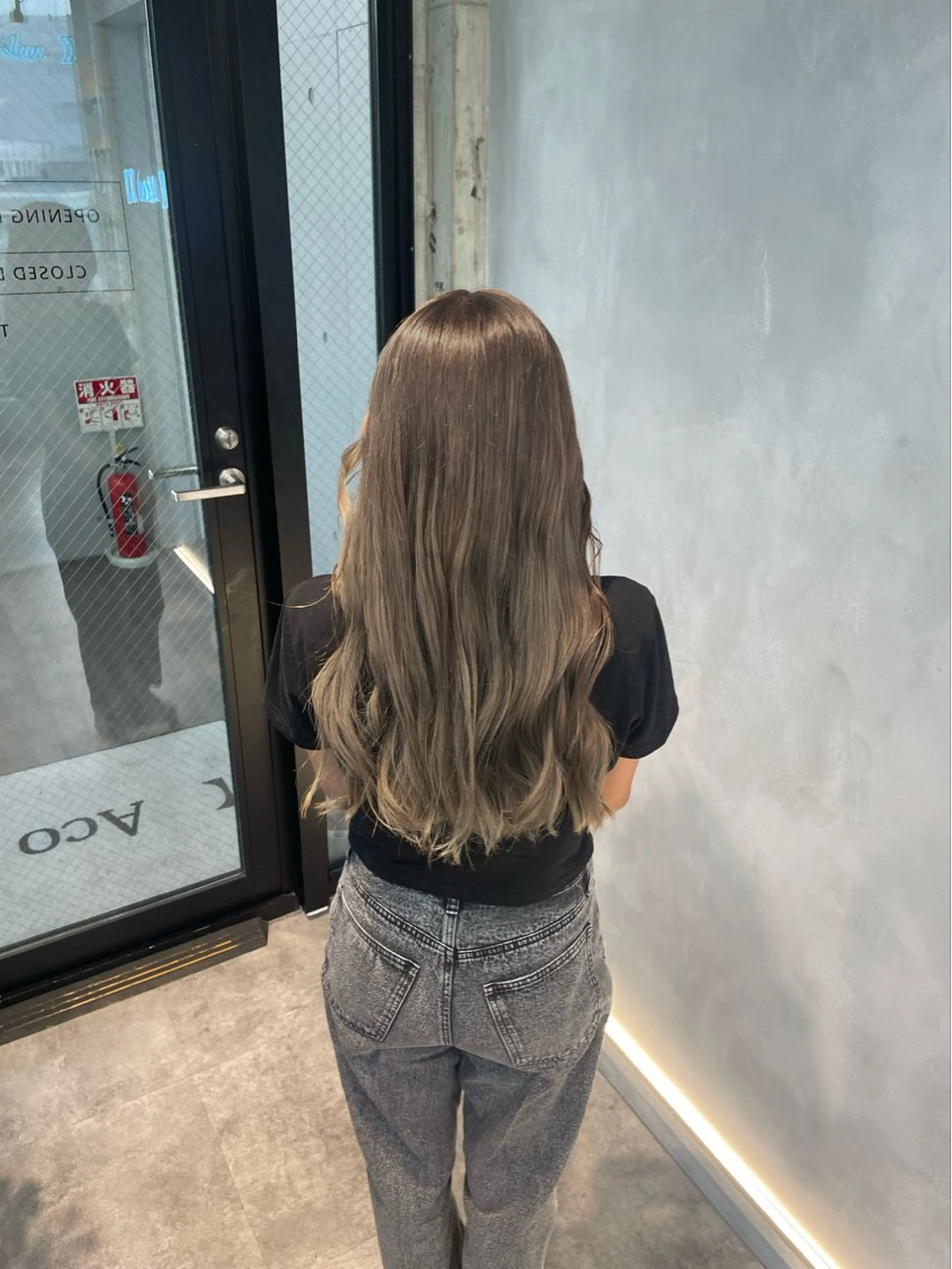 ロング カラー ブリーチ 暖色/ハイトーン/ カラー/HBLのヘアスタイル