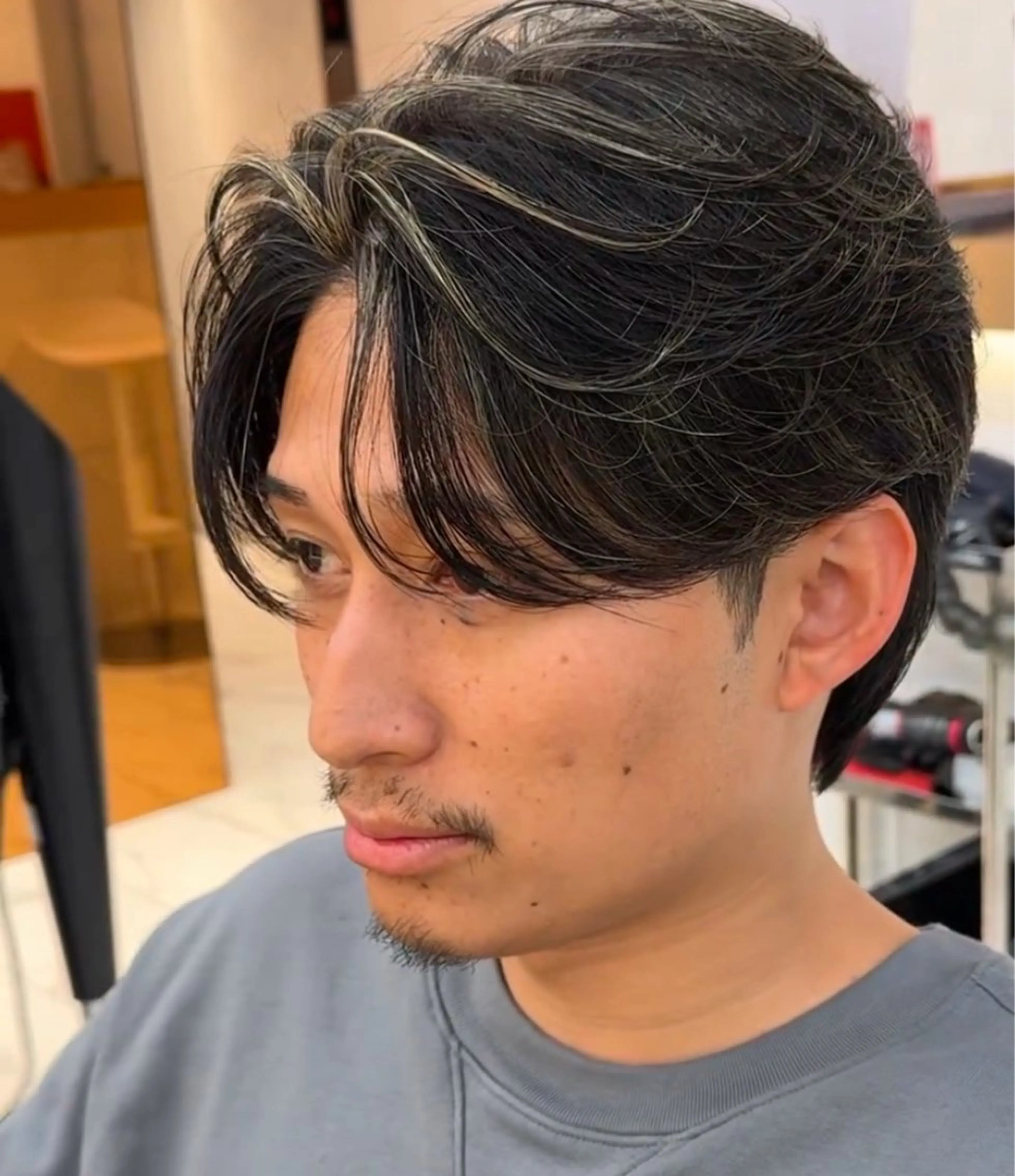 メンズ センターパート メンズハイライト メンズメッシュ カット ヘアカラー 白髪ぼかし/白髪 メッシュ/ゆうとのヘアスタイル