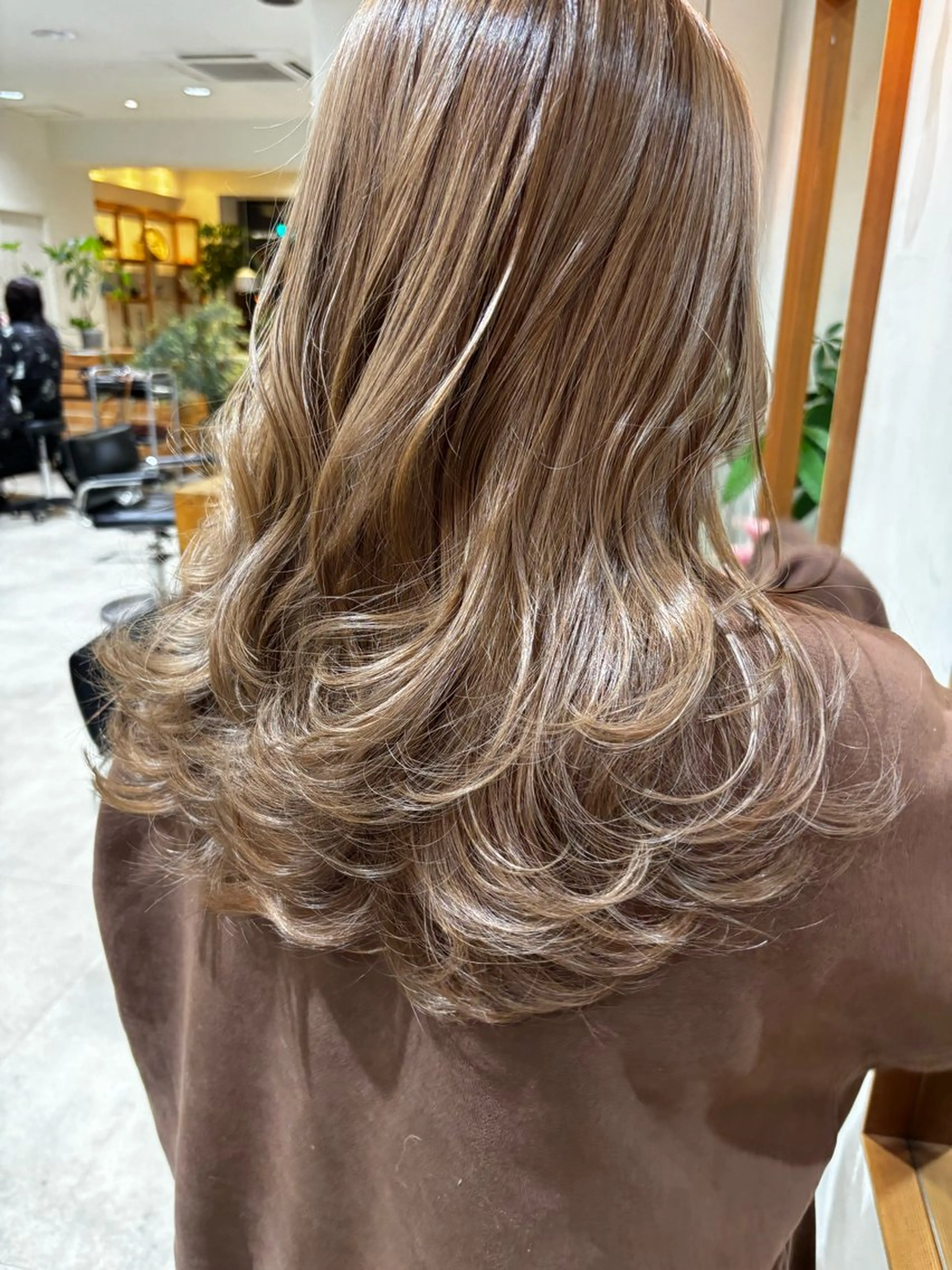 ミディアム カラー カット ヘアカラー トリートメント hoNua. 栄/透明感カラーのヘアスタイル