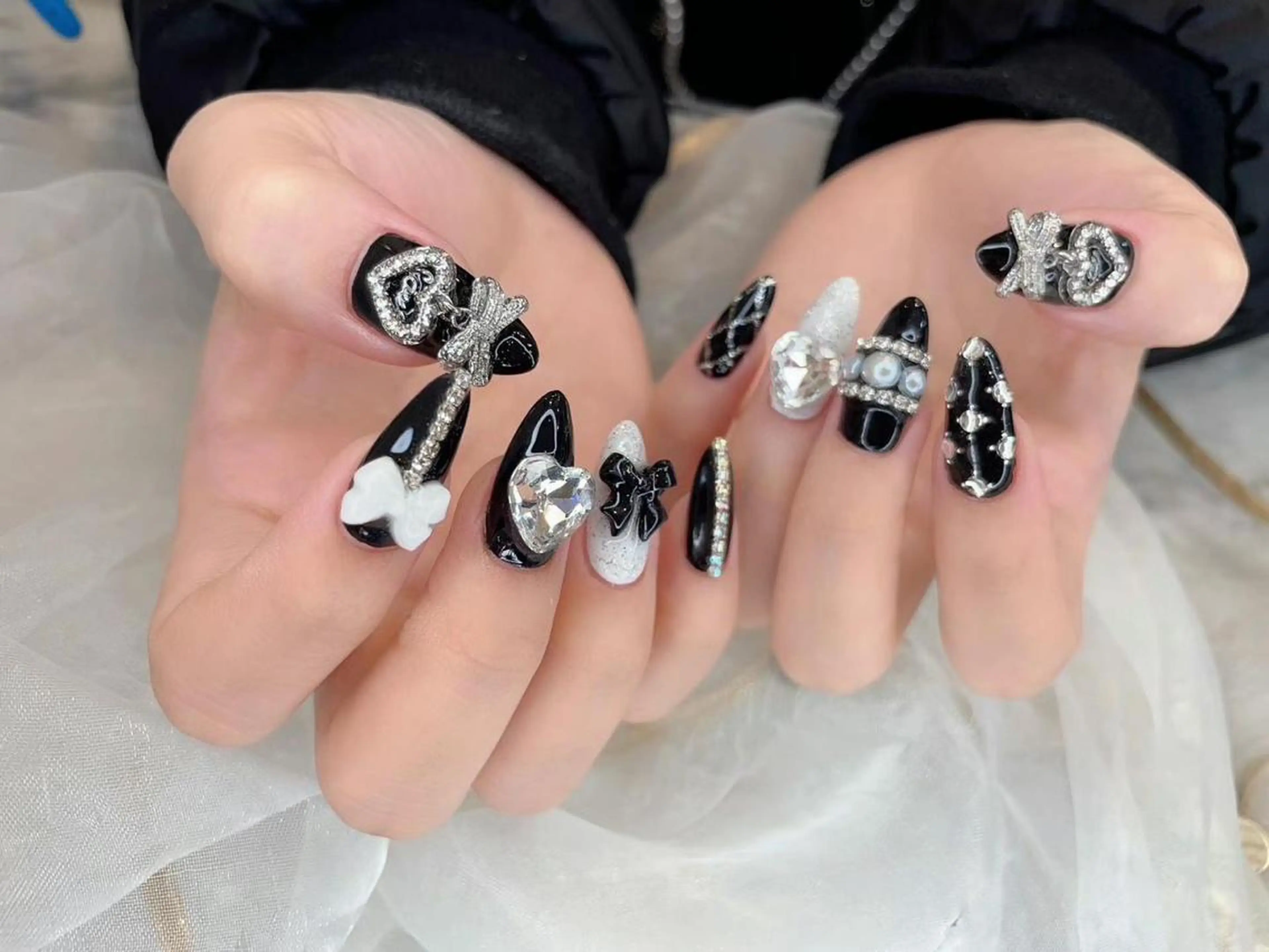 ネイル ハート キラキラネイル ストーンネイル Babarla nailのネイルデザイン