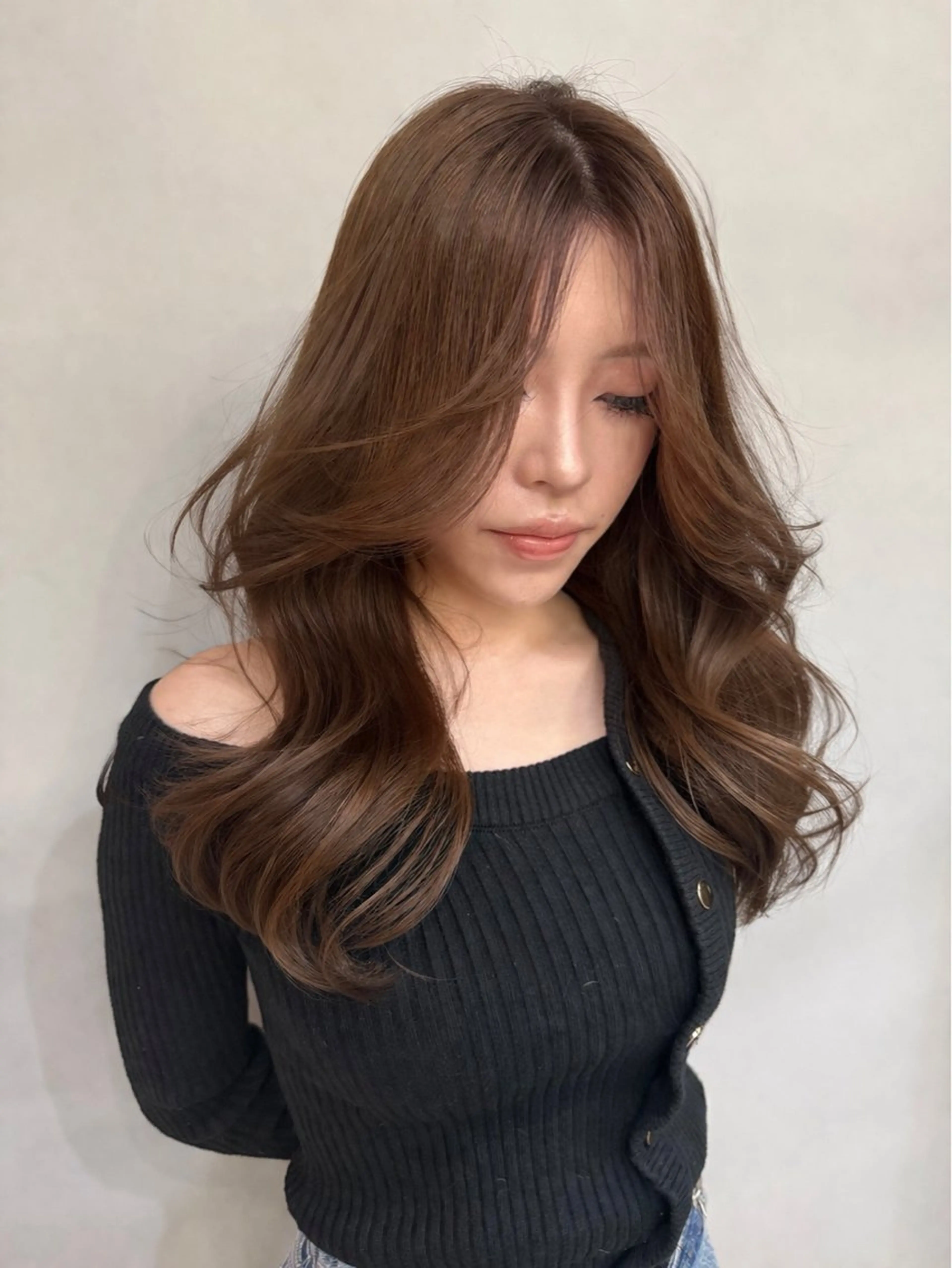 セミロング カラー カット ヘアカラー トリートメント ミルクティーカラー グレージュ　高山慧輔のヘアスタイル