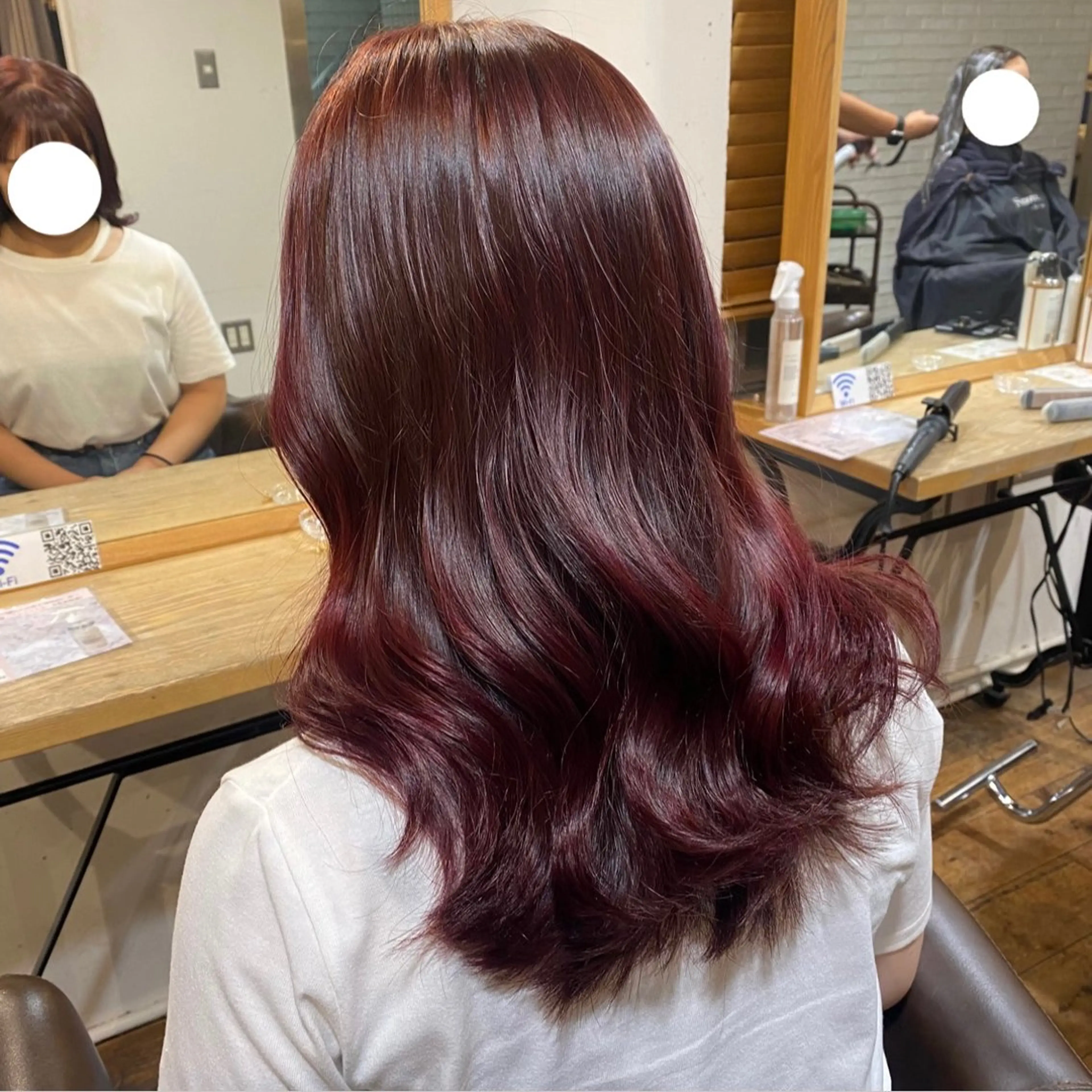 セミロング カラー ヘアアレンジ レッドカラー ブリーチなし透明感 🕊ワダ　ユイのヘアスタイル