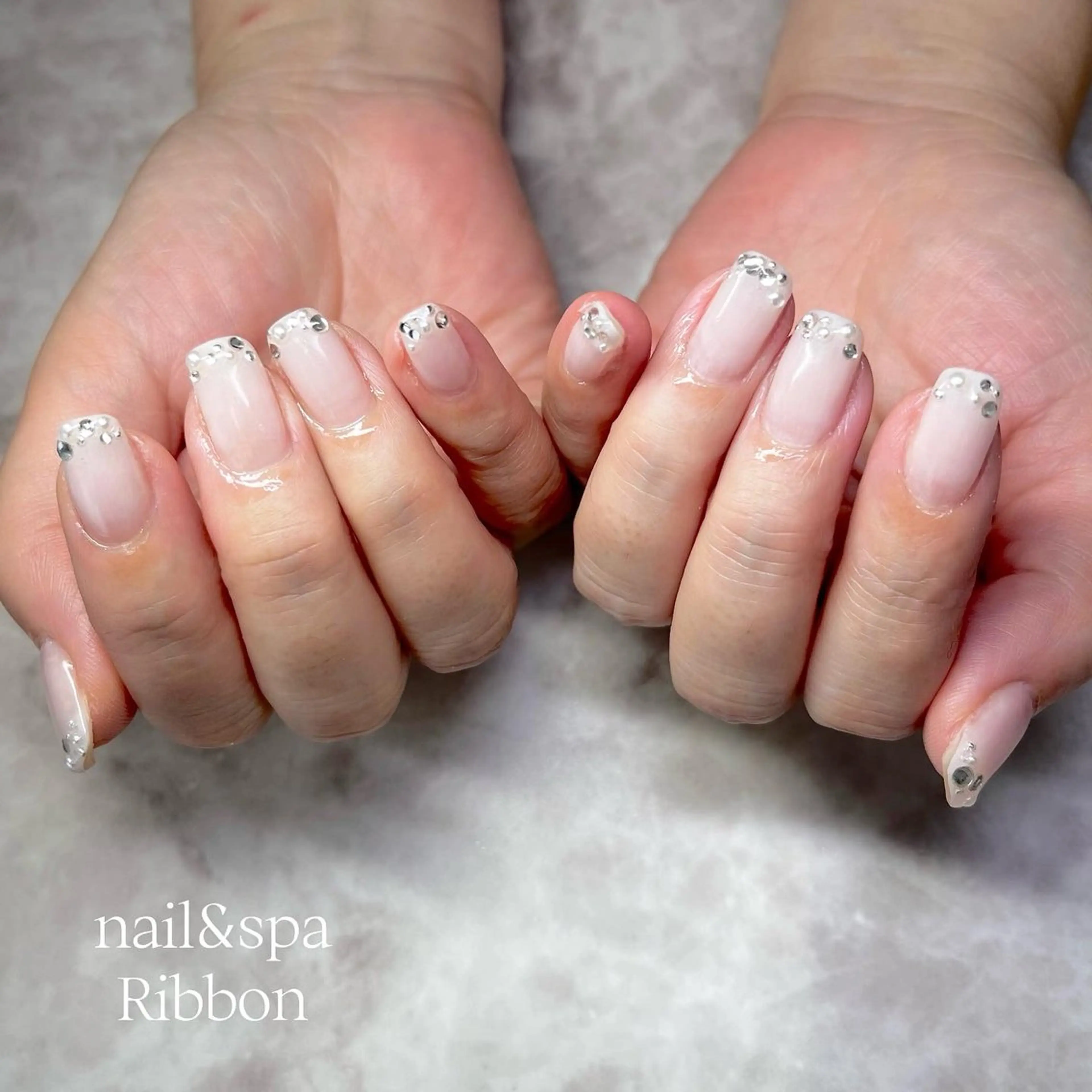 ネイル グラデーション ホワイト 東 真百のネイルデザイン