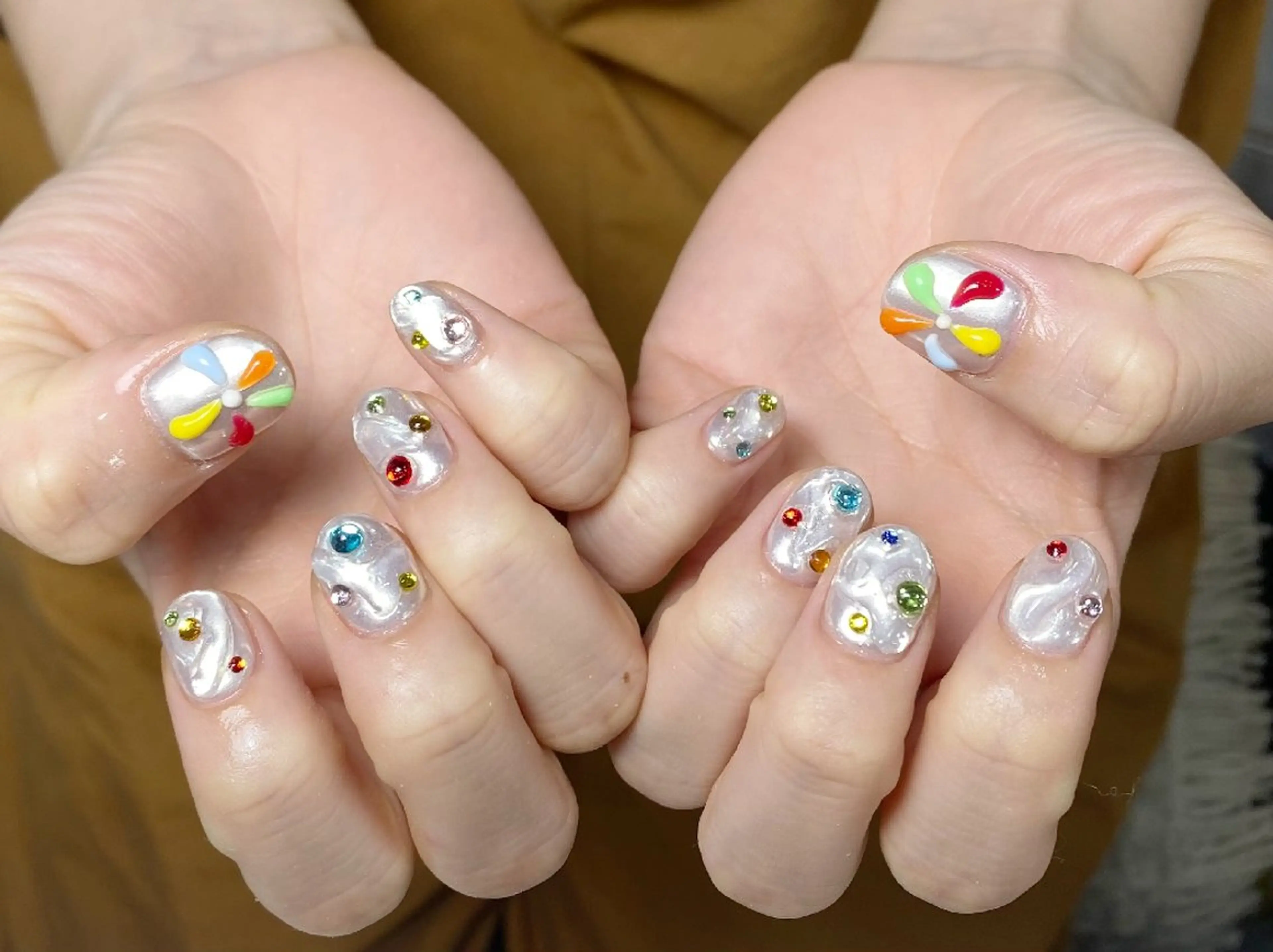 ネイル チークネイル フレンチネイル ジェルネイル ガーリー キラキラネイル ハンドネイル UM Nail Salonのネイルデザイン