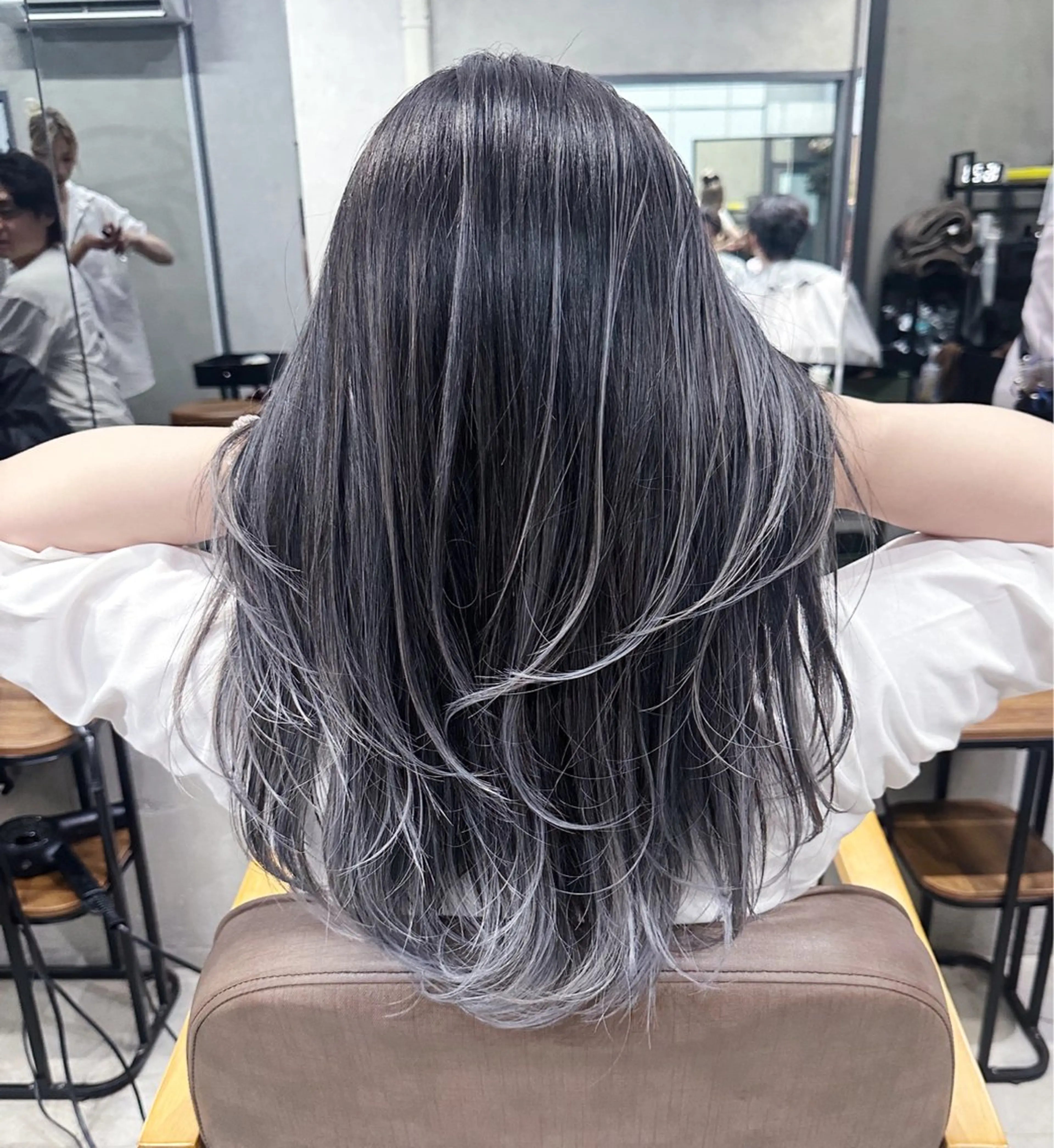ロング カラー バレイヤージュ レイヤーカット カット ヘアカラー トリートメント AiM エイム　韓国レイヤーのヘアスタイル
