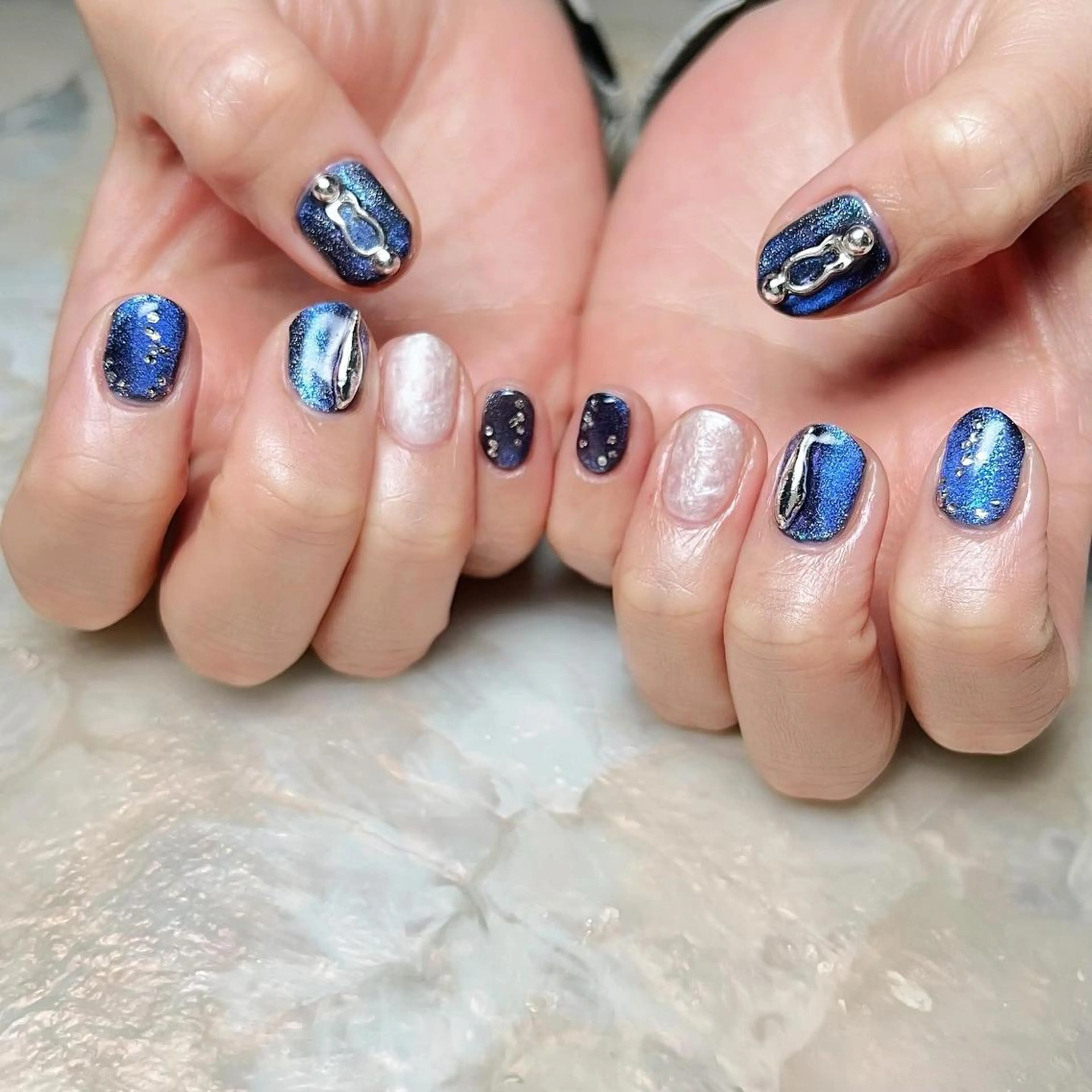 ネイル マグネットネイル ニュアンスネイル ショートネイル gemickle nailのネイルデザイン