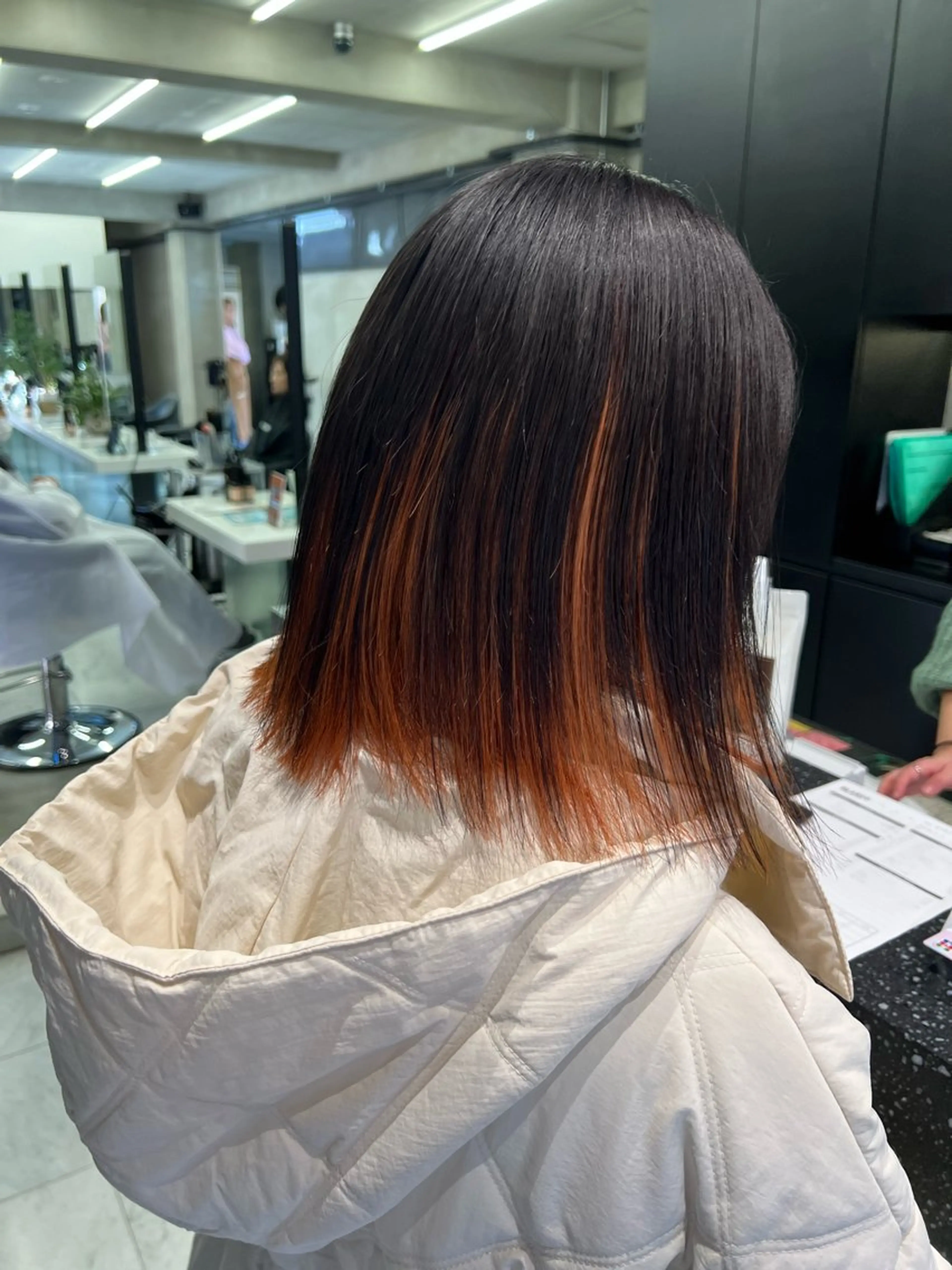 ミディアム カラー インナーカラー オレンジ ヘアカラー ハイライト/白髪ぼか し/臼田さりな🌹のヘアスタイル