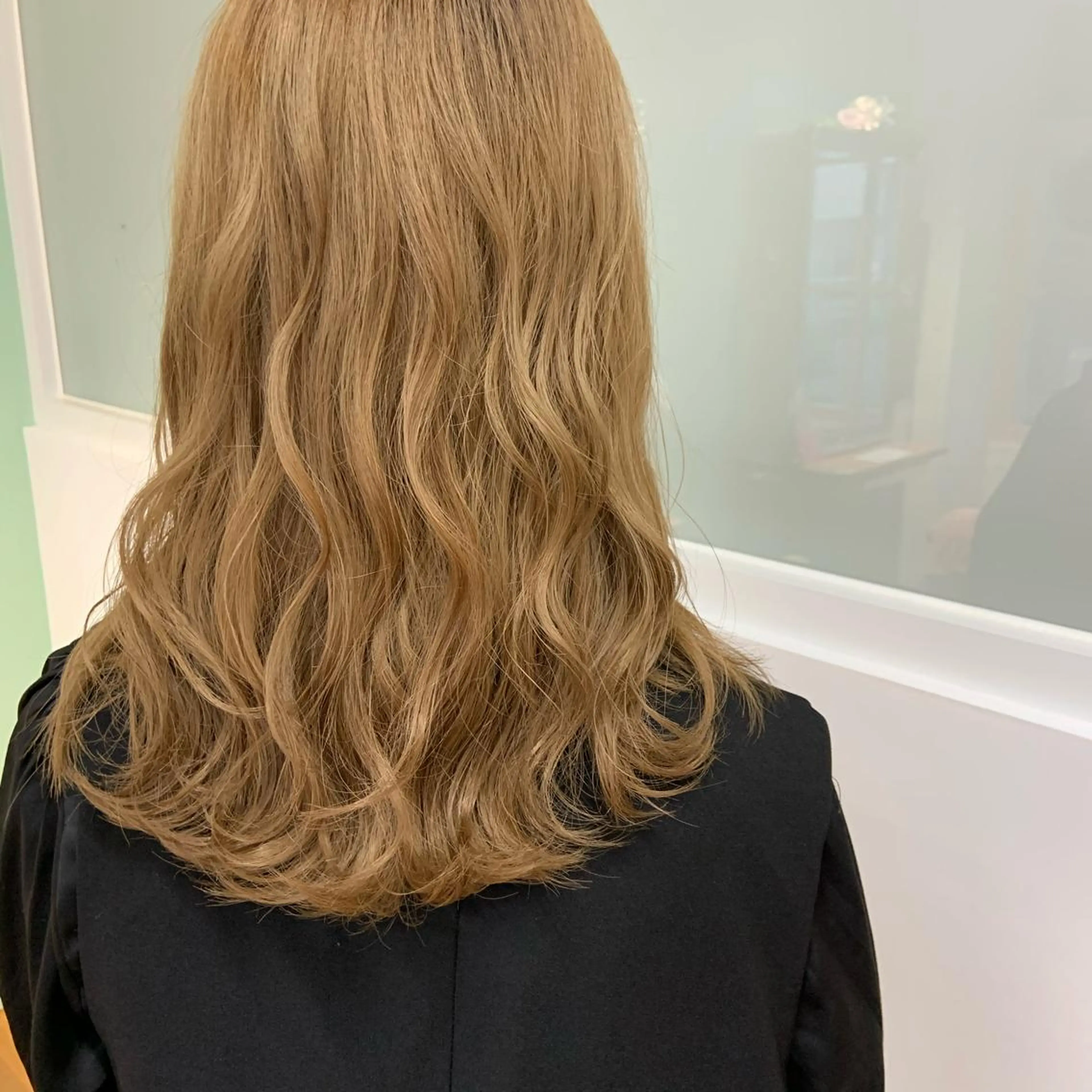 セミロング カラー ヘアアレンジ ヘアカラー 山下 加織のヘアスタイル