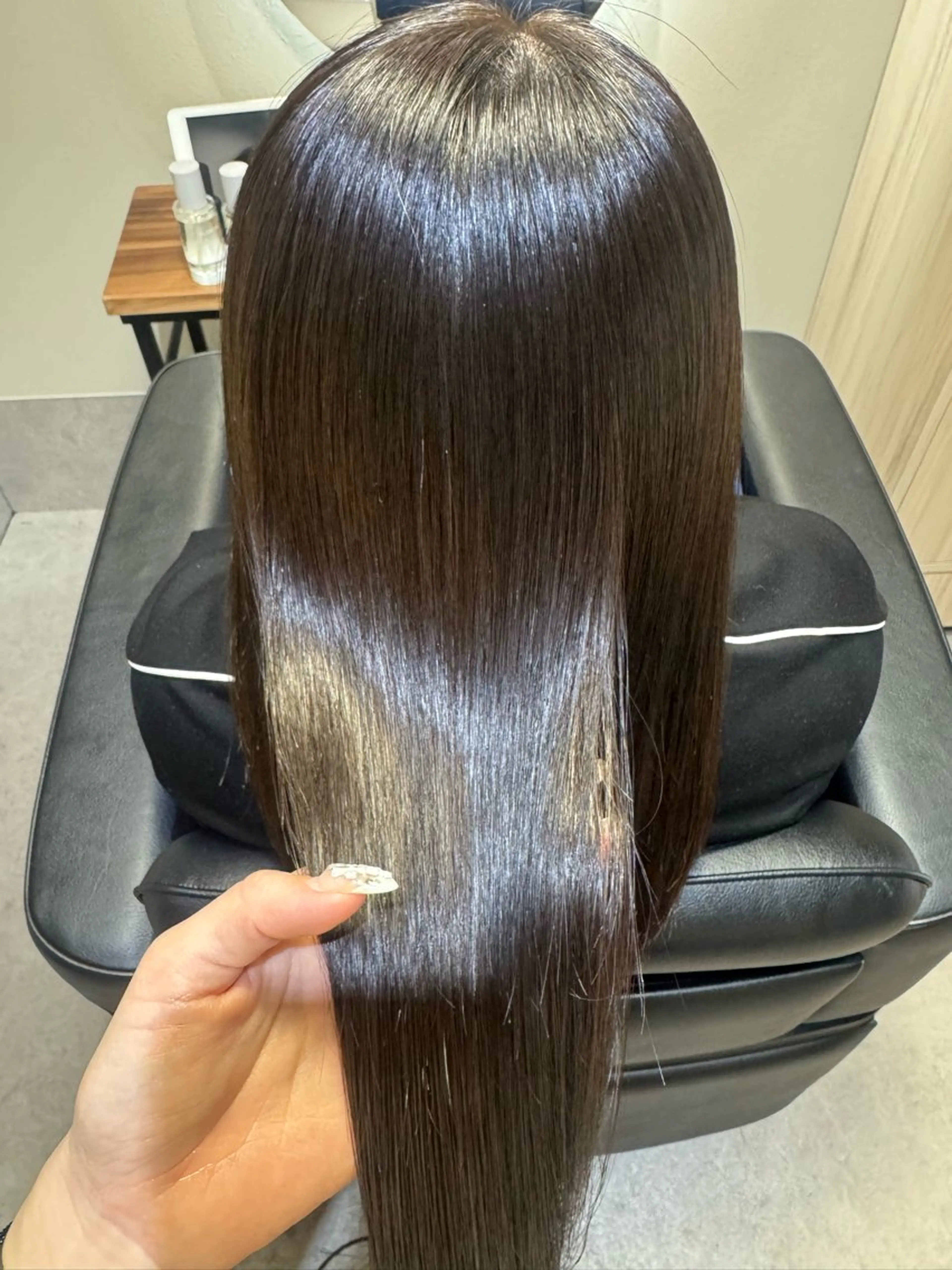 ロング カット ヘアカラー 縮毛矯正 トリートメント NAVY 橋本心 縮毛矯正のヘアスタイル