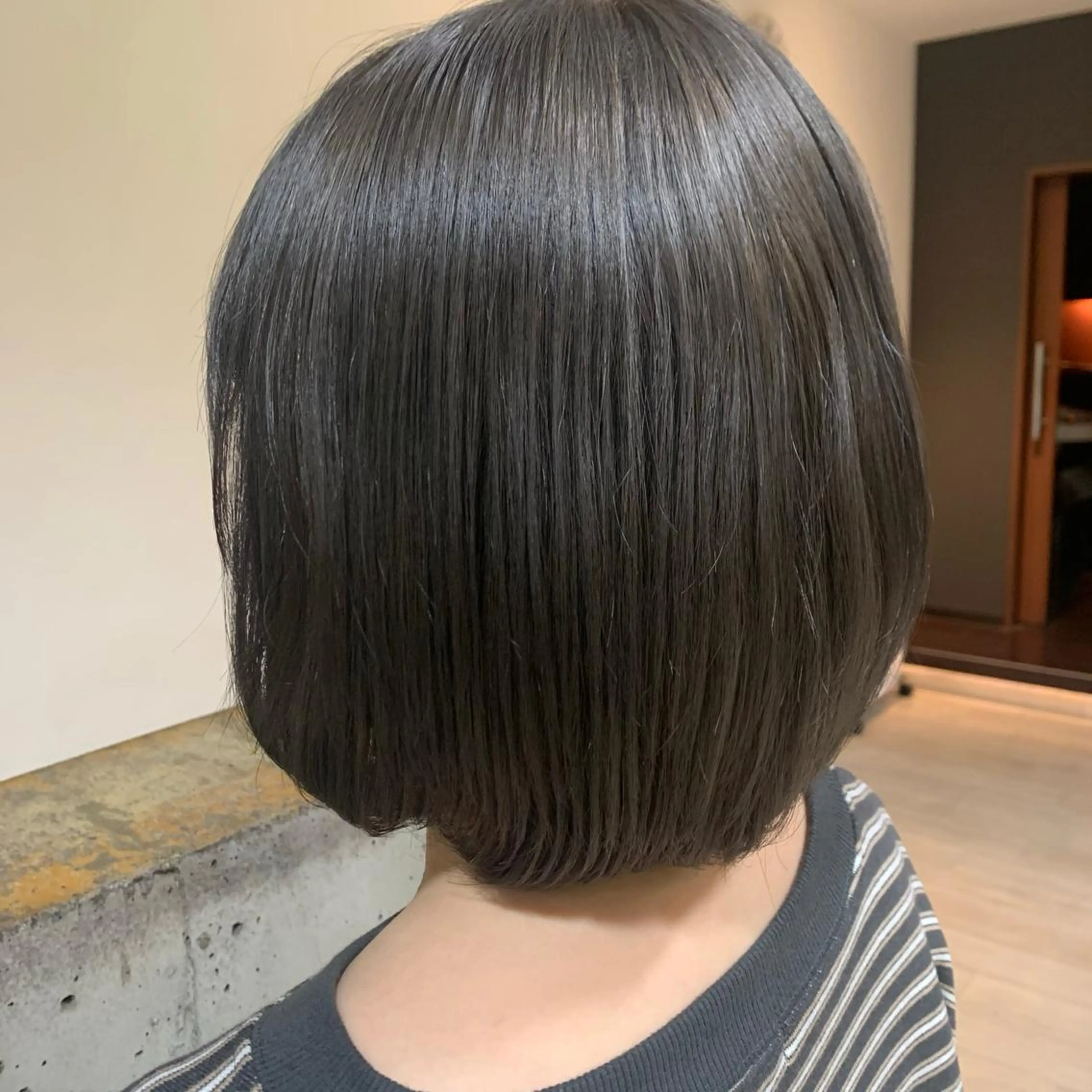 ショート カラー グレージュ イルミナカラー 顔周り/暗髪カラー /アベ マホのヘアスタイル