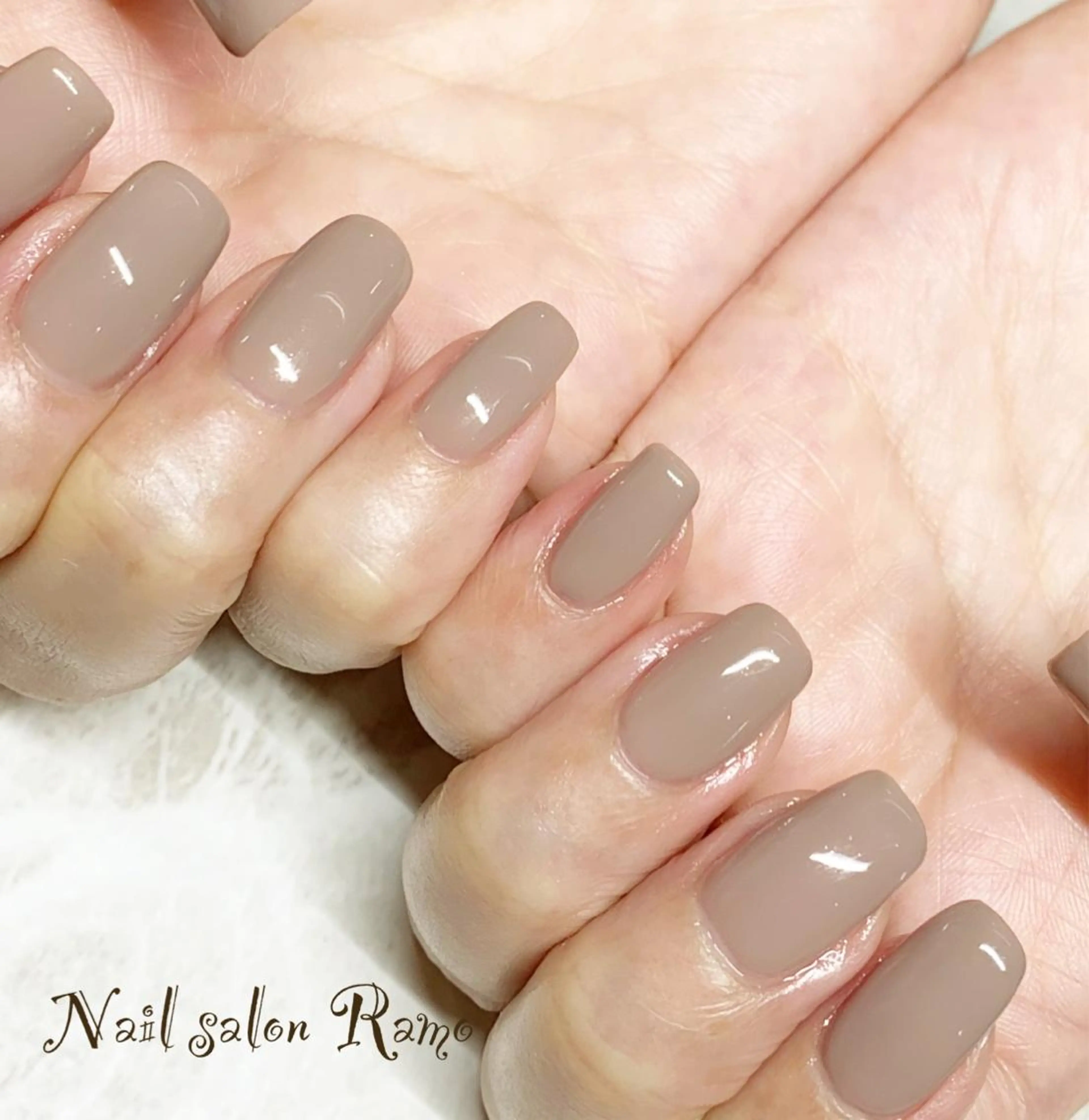 ワンカラーまたはグラデーション オフ有り。マオジェルはプラス¥1500です。の写真