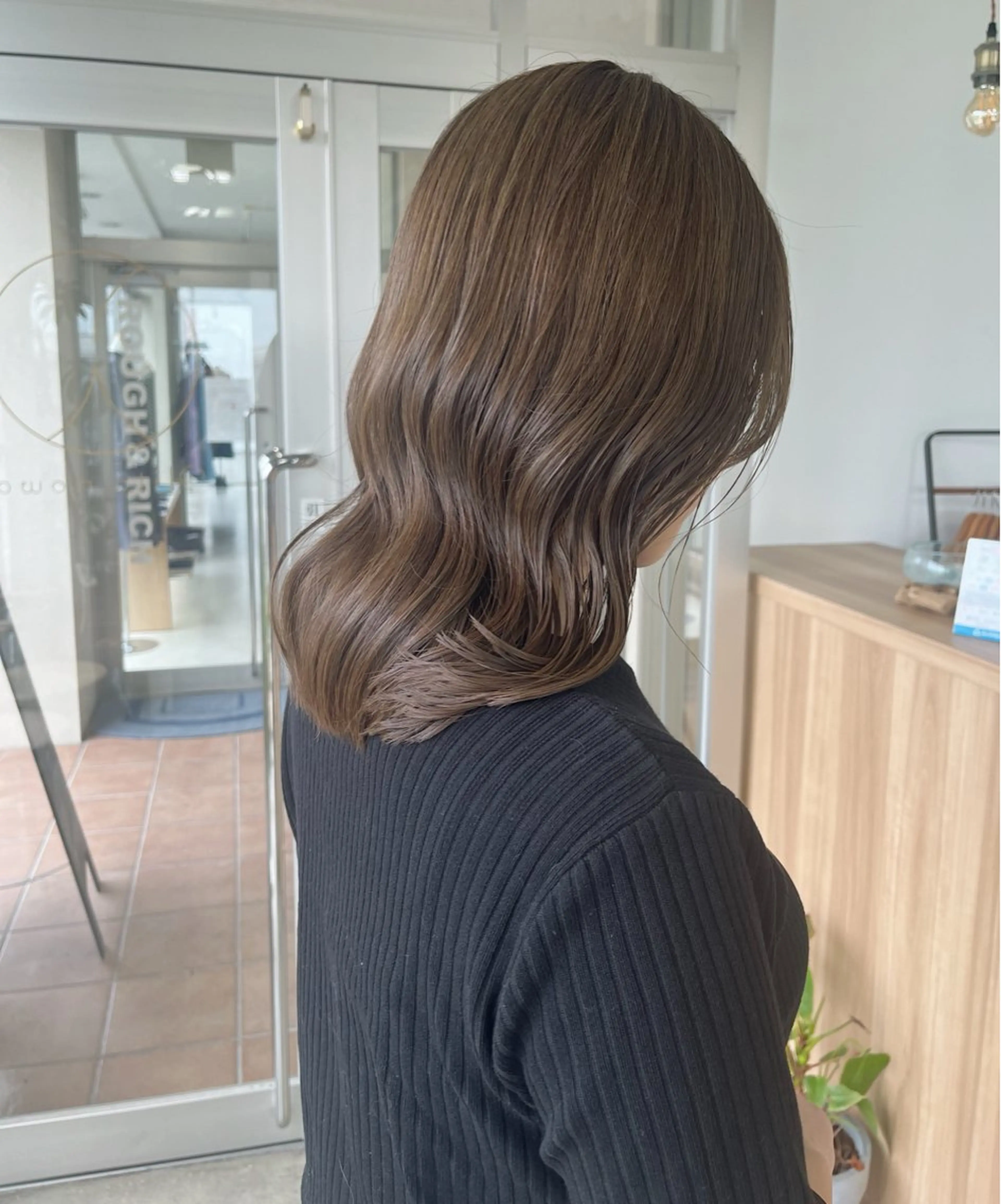 ミディアム 荒川泰輝/オリーブ カラー/透明感カラーのヘアスタイル