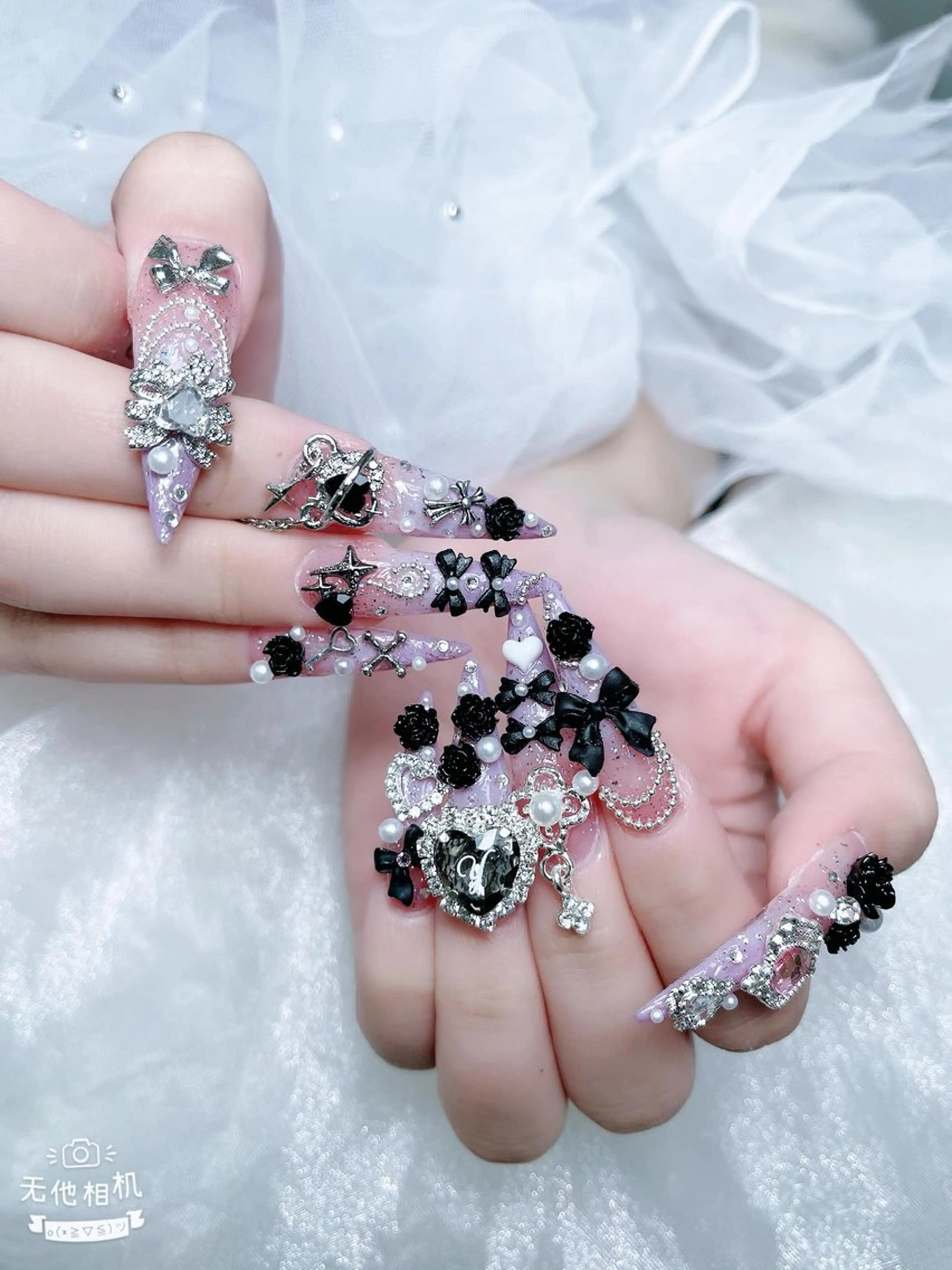 ネイル オーロラネイル クリアネイル フラッシュネイル ジェルネイル グラデーション ハンドネイル Amee Nailsalonのネイルデザイン