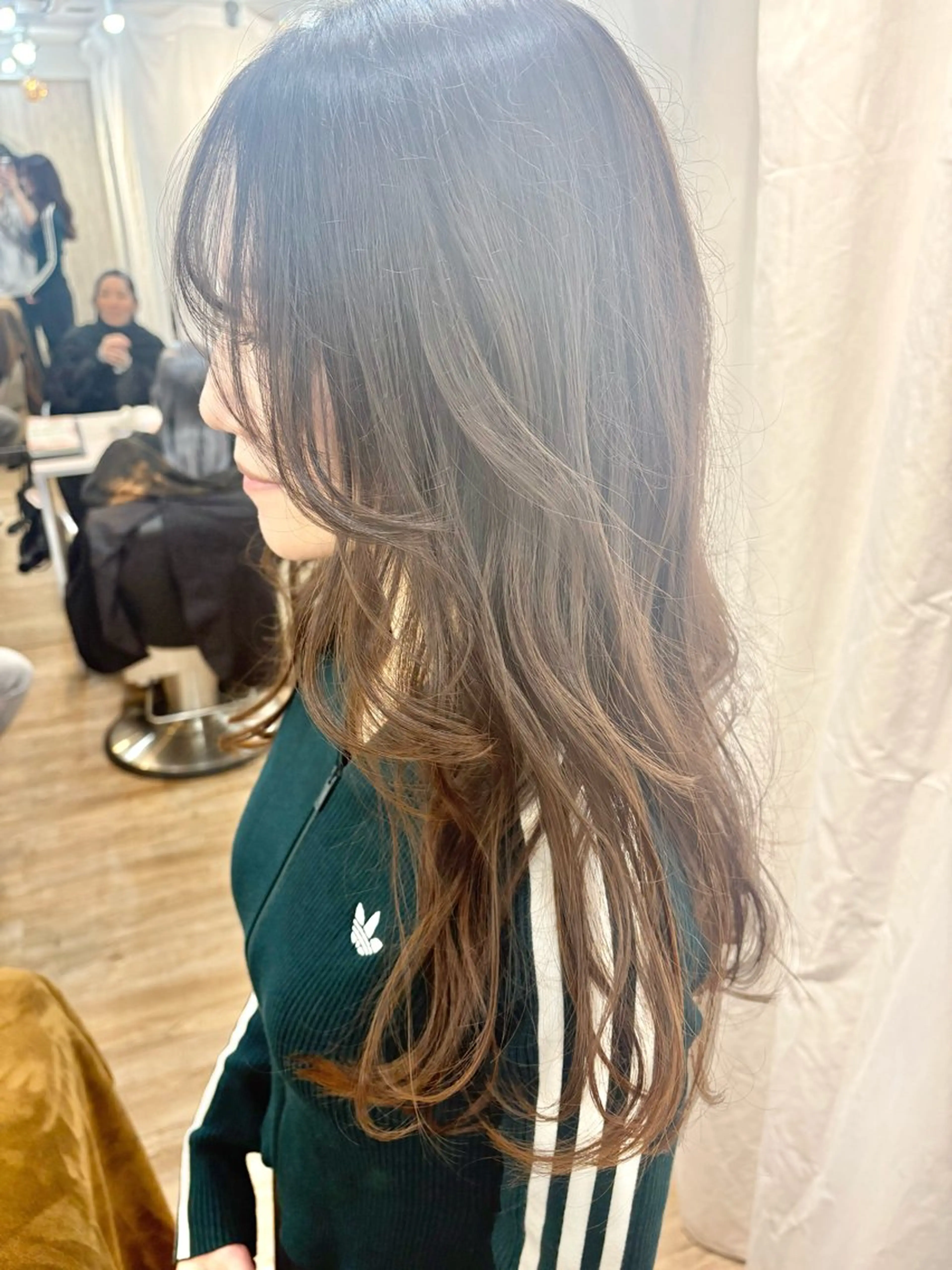 ロング 小山 莉沙のヘアスタイル