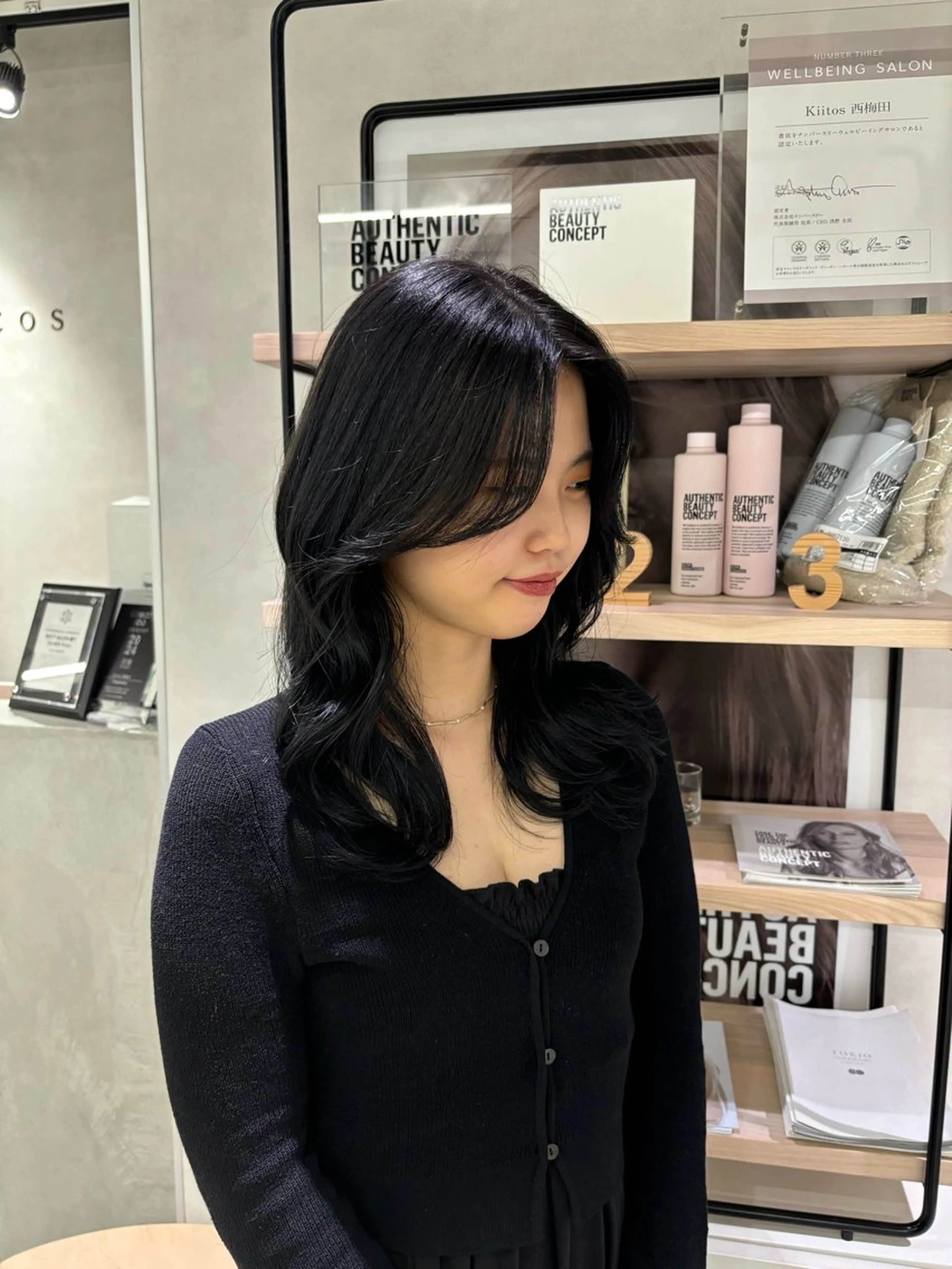 ミディアム カラー 黒髪 ブルーカラー ブルーブラック ヘアカラー REVE by kiitos所属・小川 藍 / 🥣⟡ カラーモデル募集中のヘアスタイル