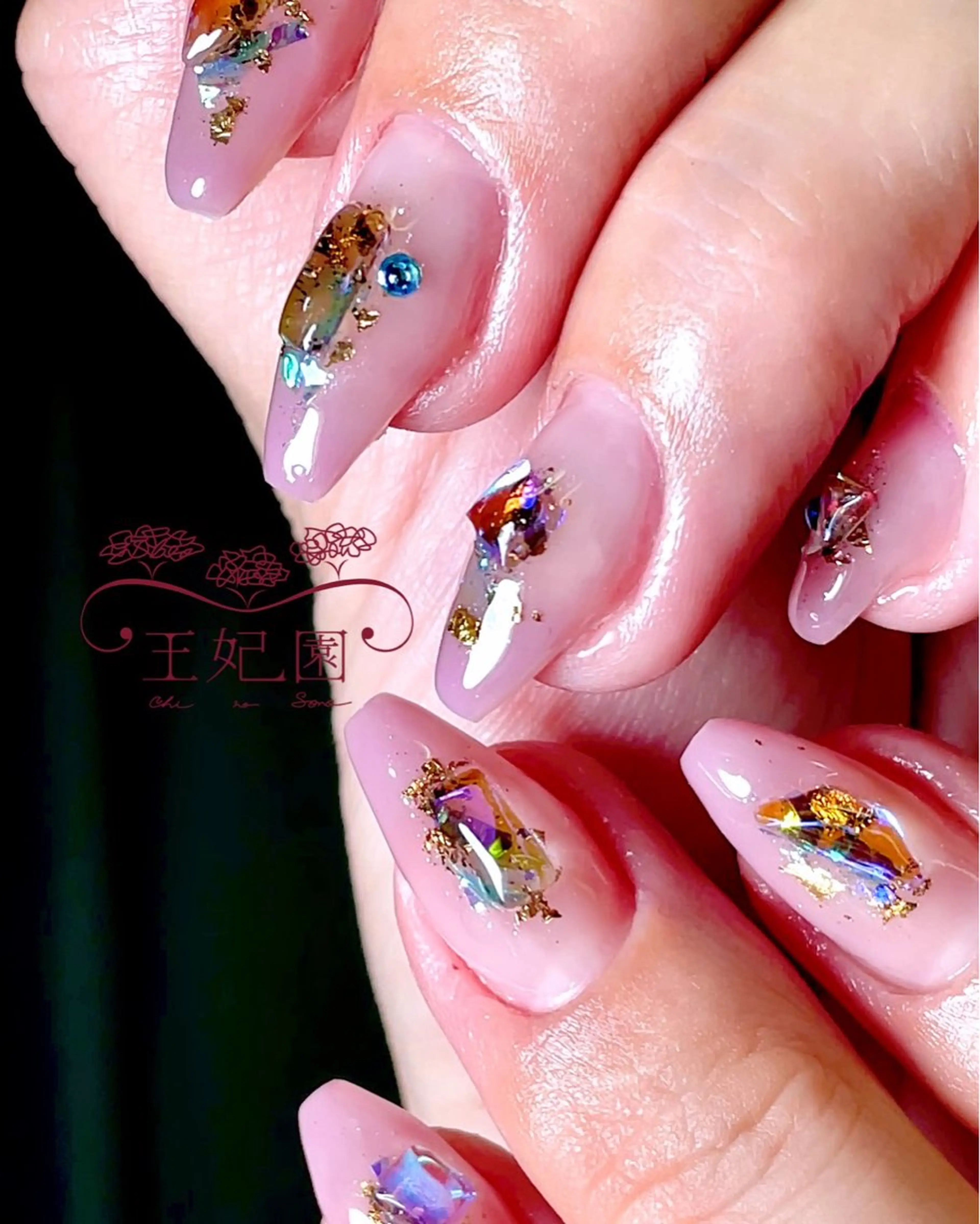 ネイル 氷ネイル・うるうるネイル ストーンネイル ワンホンネイル 冬ネイル nail salon王妃の園所属・王妃の園 ohinosonoのネイルデザイン