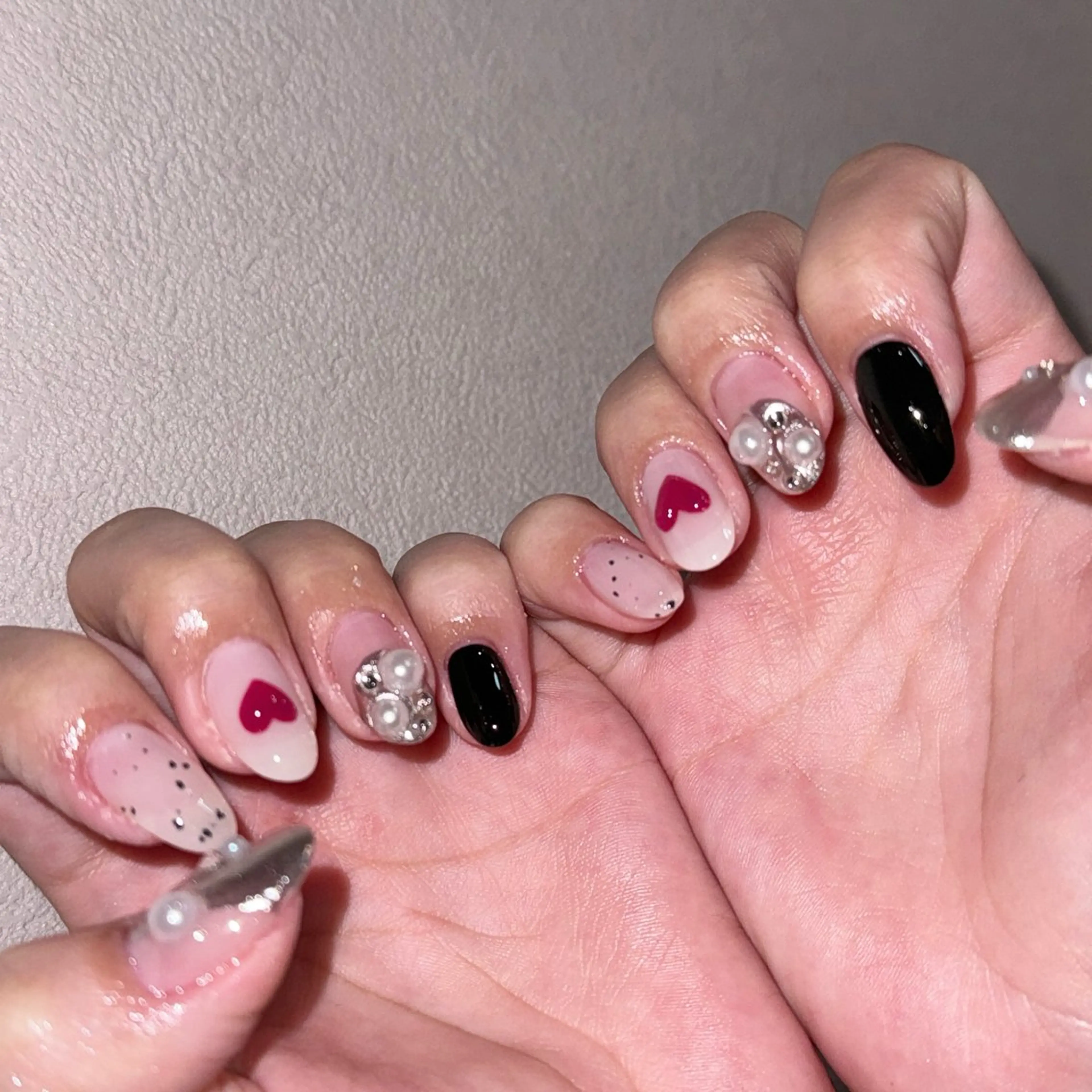 ネイル ハート シルバー ハンドネイル ハンドケア 🎀NAIL🎀 AI🪄︎︎◝✩のネイルデザイン