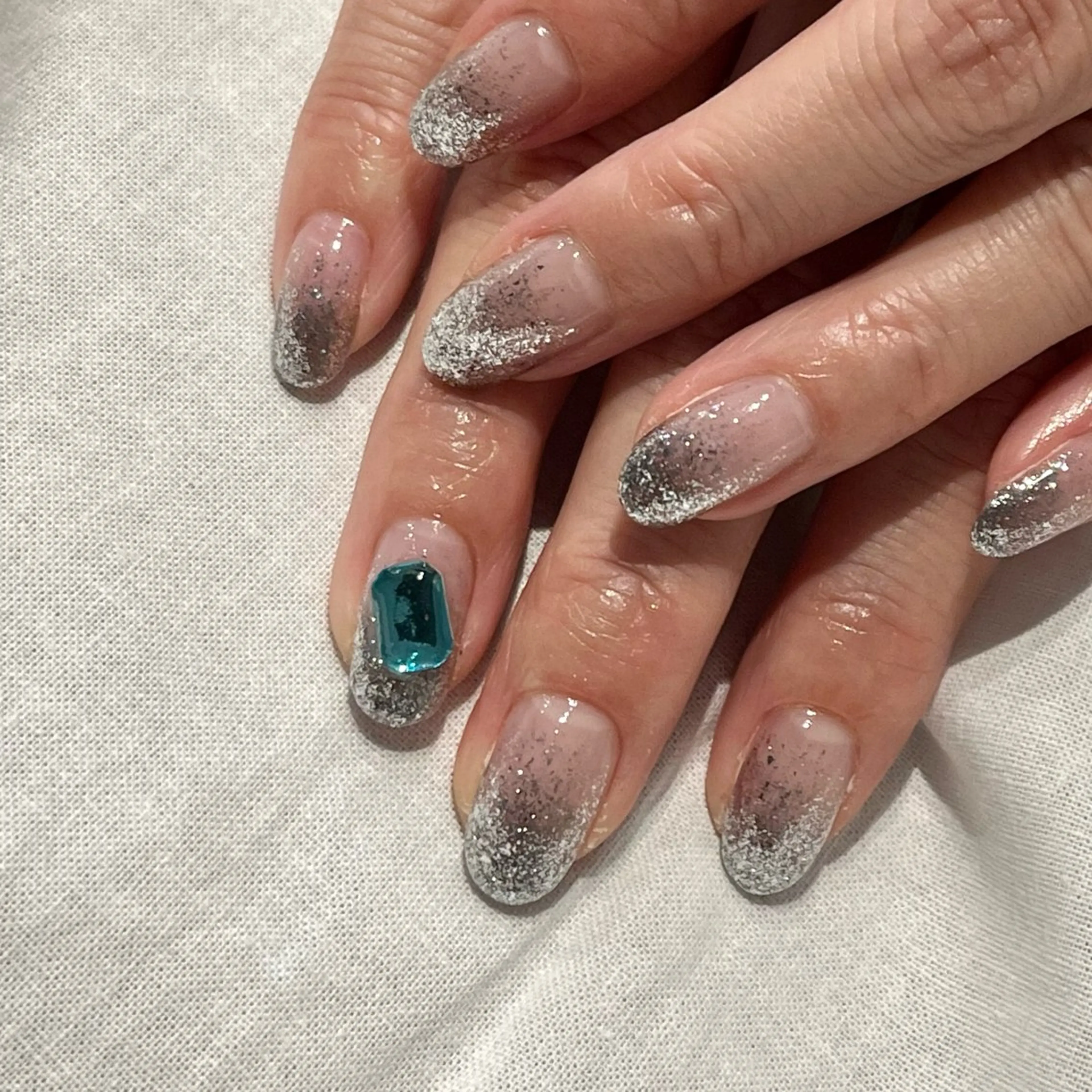 ネイル ラメ(グリッター) 水色 シルバー nail room Hotori.のネイルデザイン