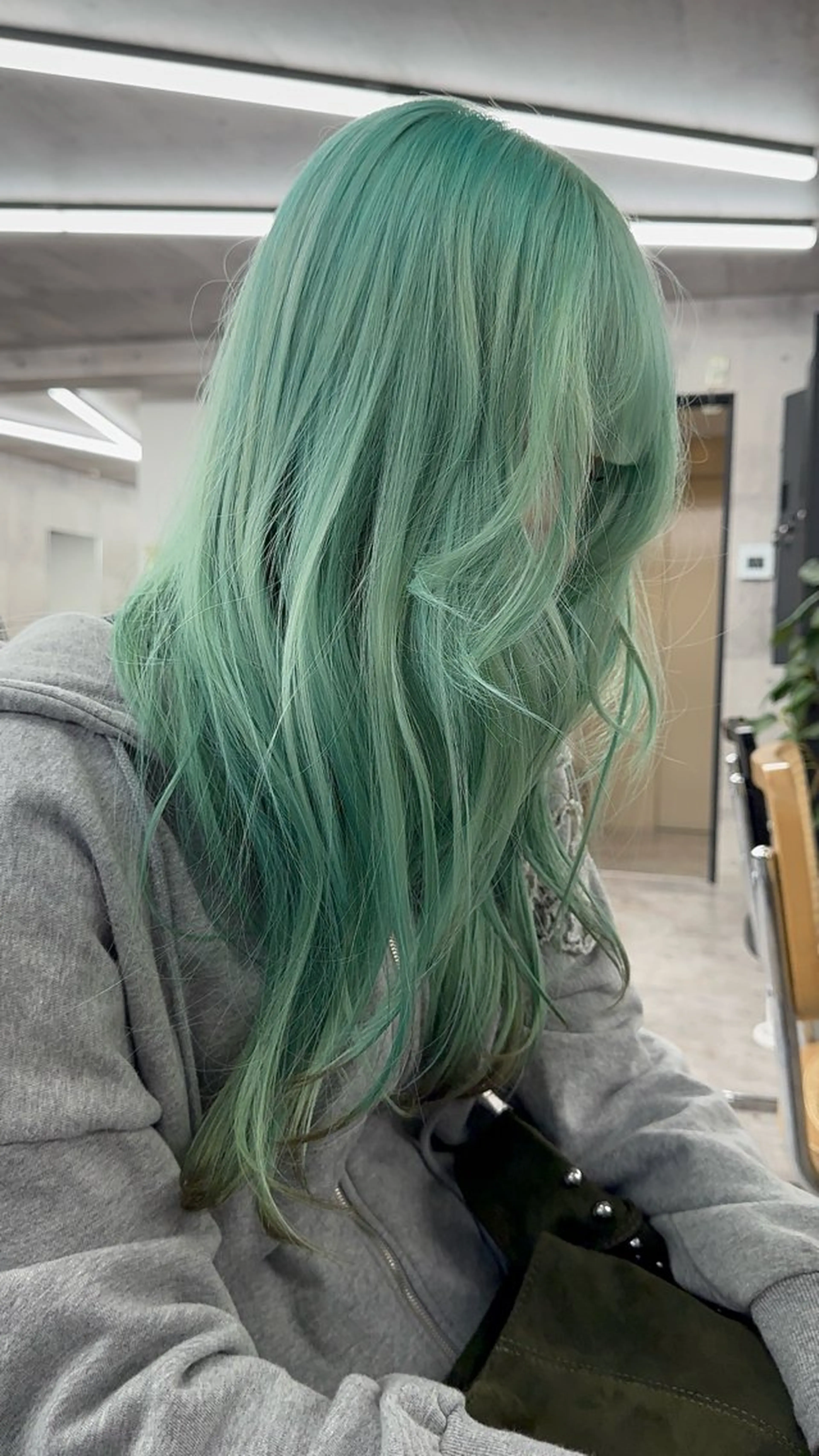 ロング ヘアカラー モニカ本店所属・矢吹 ケビン 栄ハイトーンのヘアスタイル