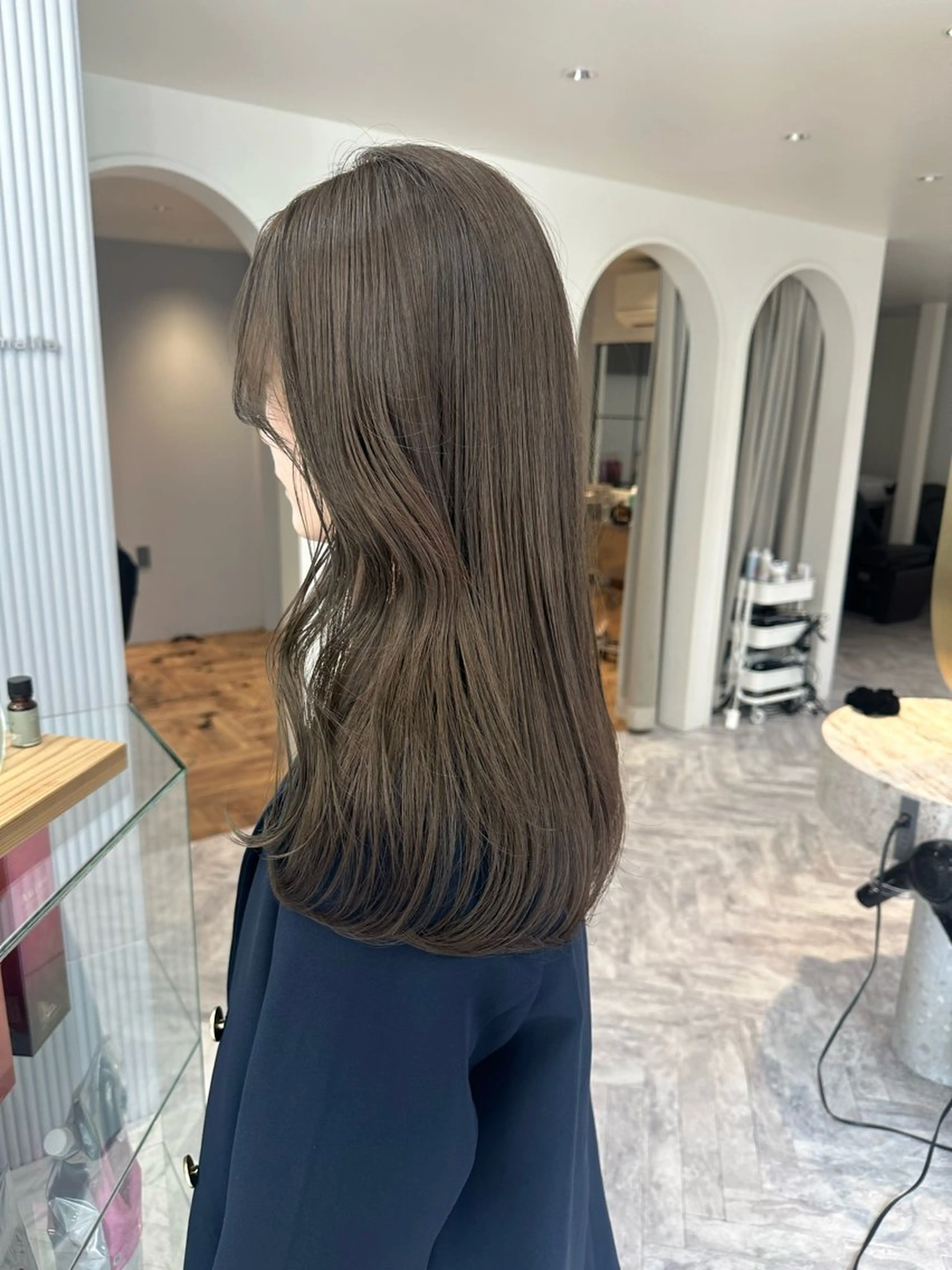 セミロング カラー ブリーチ 透明感カラー ハイトーンカラー ブリーチなしカラー オリーブカラー カット ヘアカラー トリートメント REINA☁️透明感 カラー/ぷつっと♡のヘアスタイル