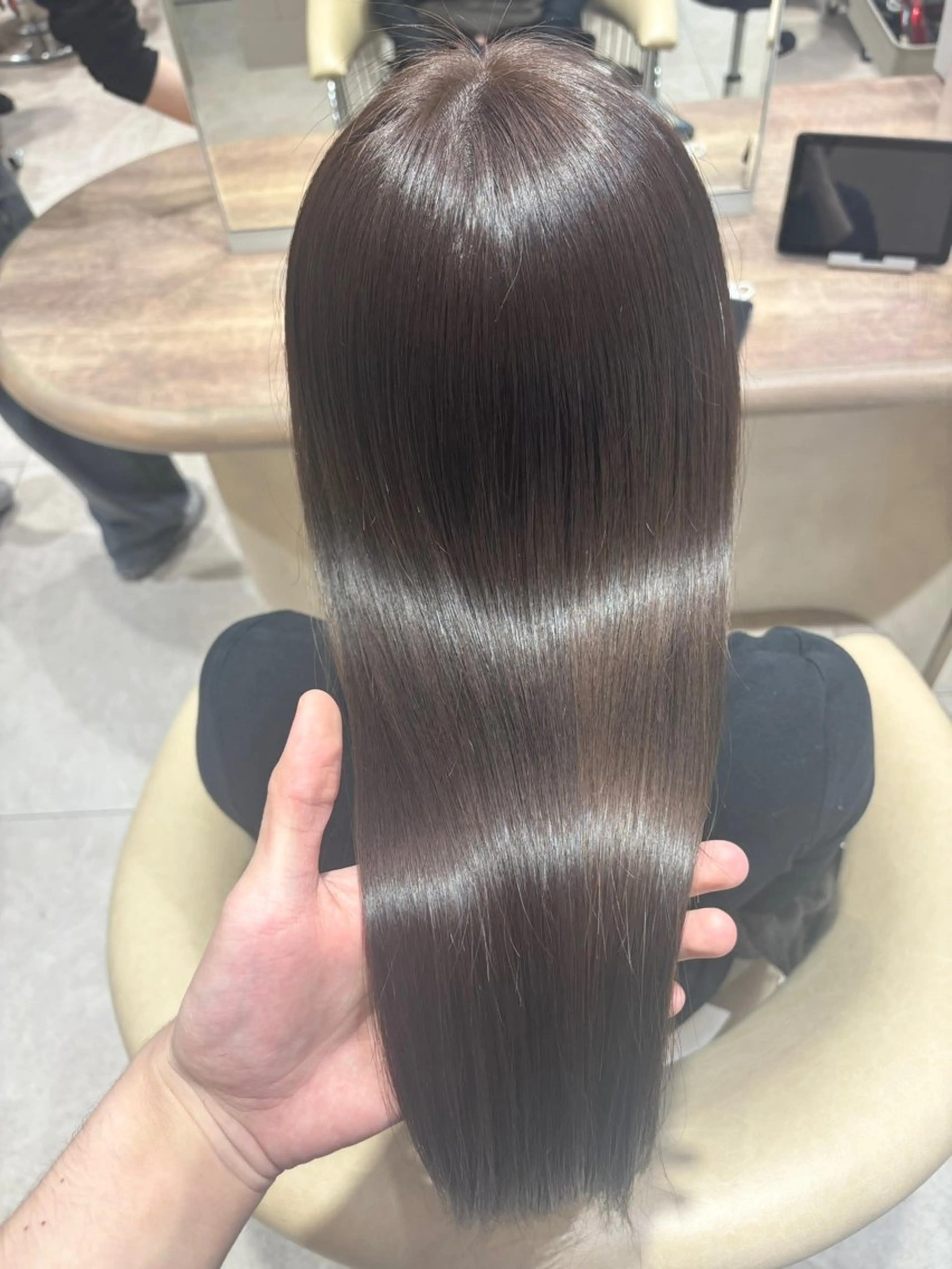 カラー ブラウンカラー カット ヘアカラー トリートメント とろける艶髪レイヤー カット髪質改善しゅんのヘアスタイル