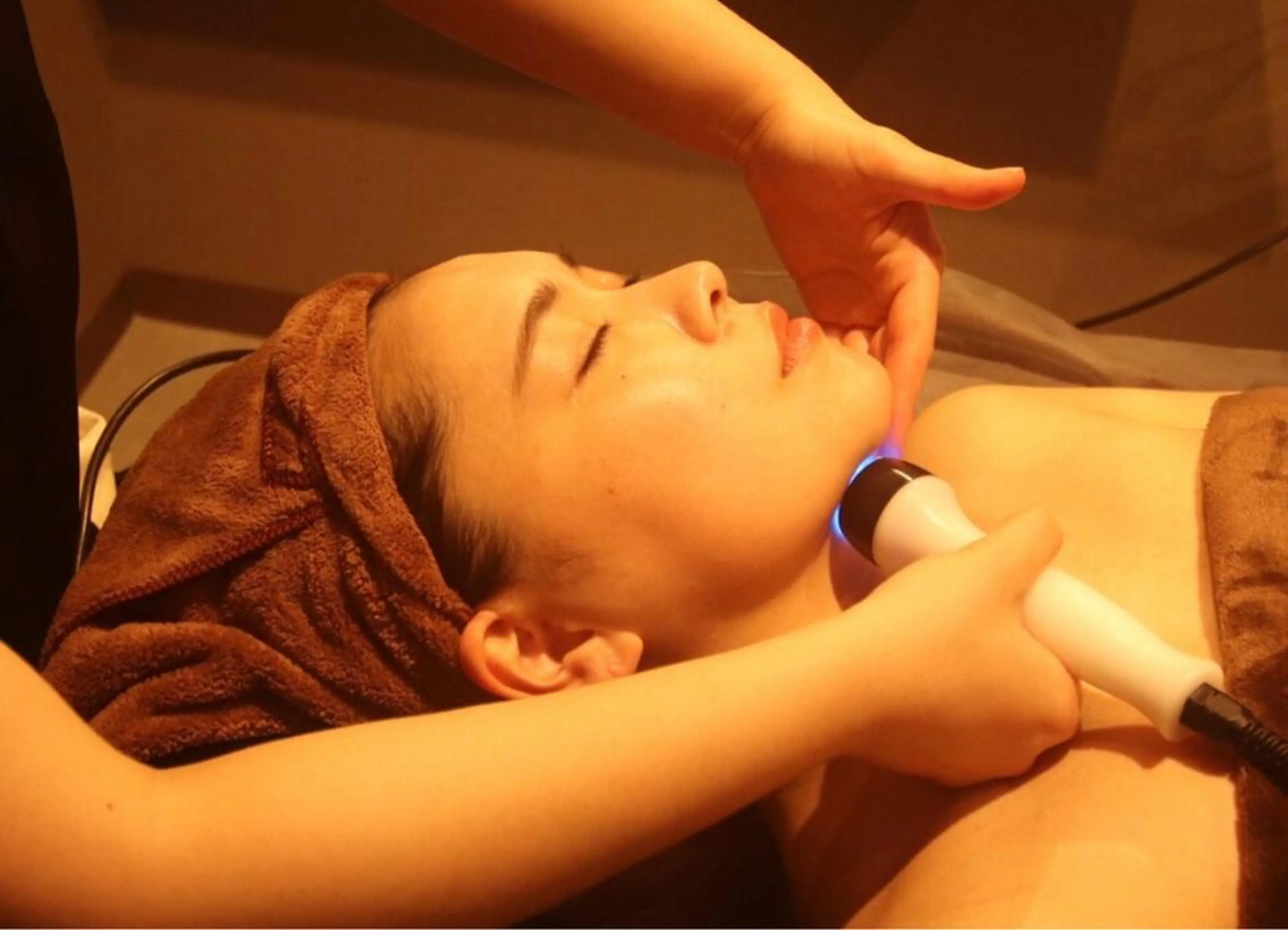 【🌸小顔コルギ&美肌🌸】カッサフェイシャル+肩、首リンパ60分の写真