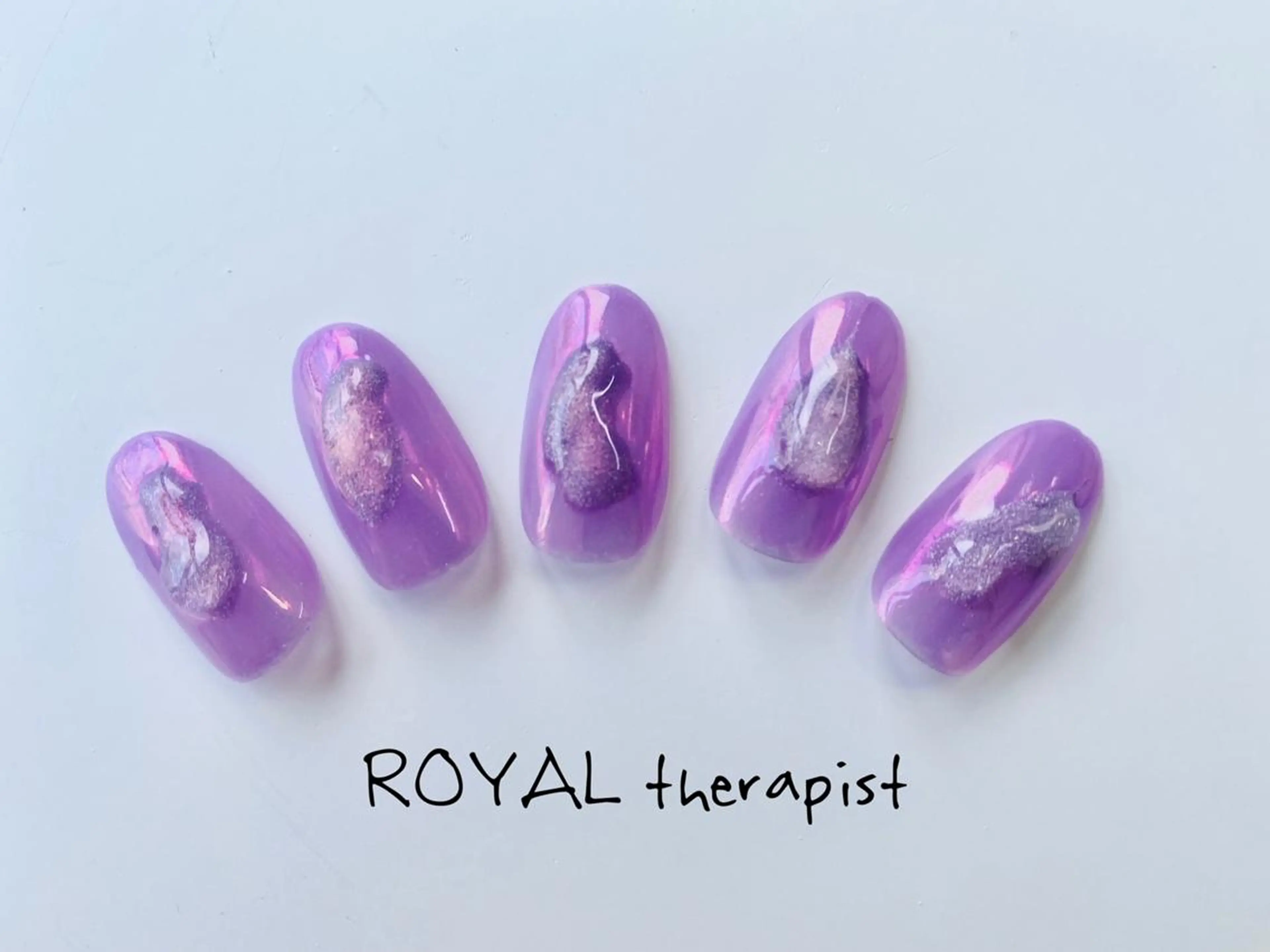 ネイル 【尾下】 ロイヤル•セラピストのネイルデザイン