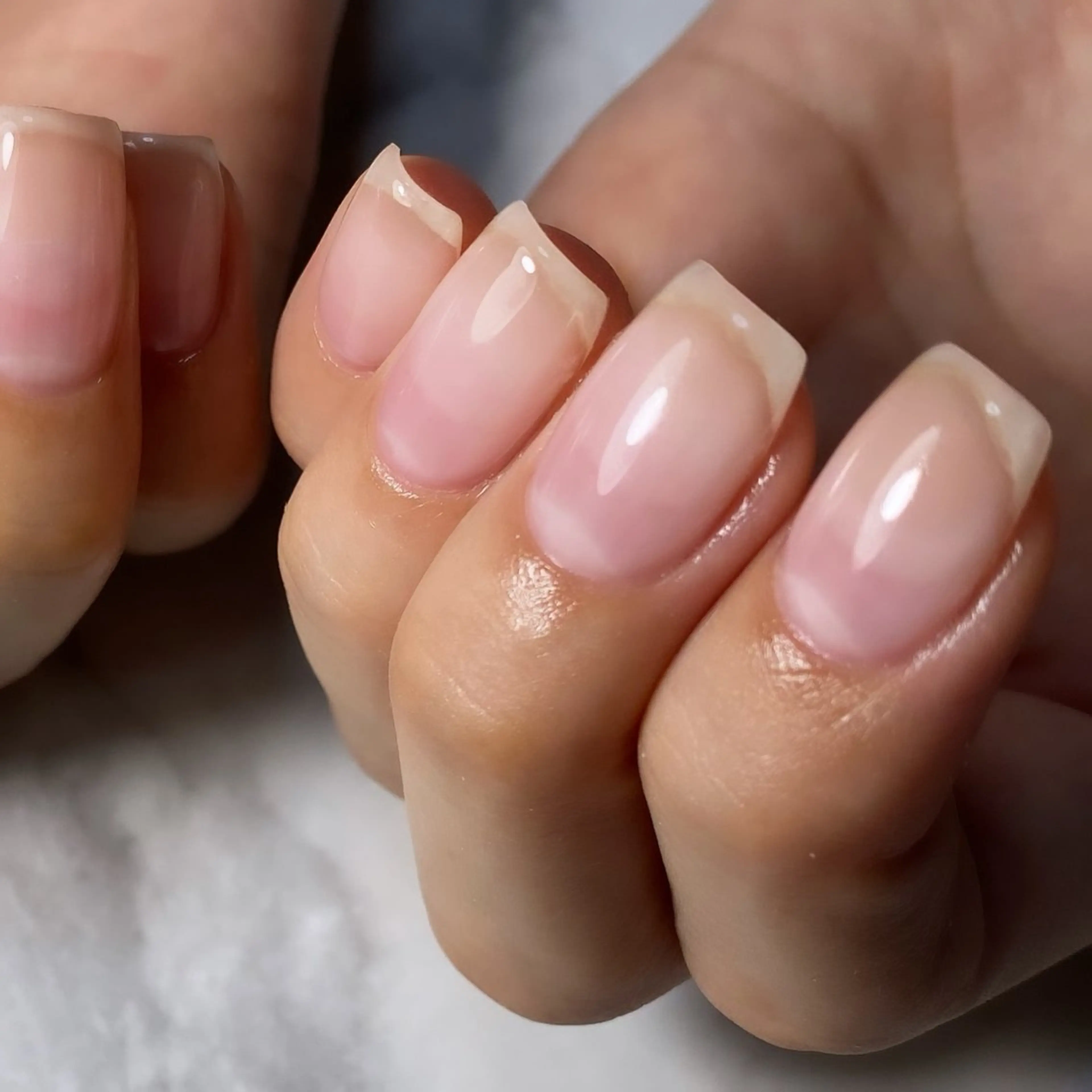 ネイル オーロラネイル クリアネイル ジェルネイル グラデーション キラキラネイル nail salon Revymore所属・nail salon Revymoreのネイルデザイン