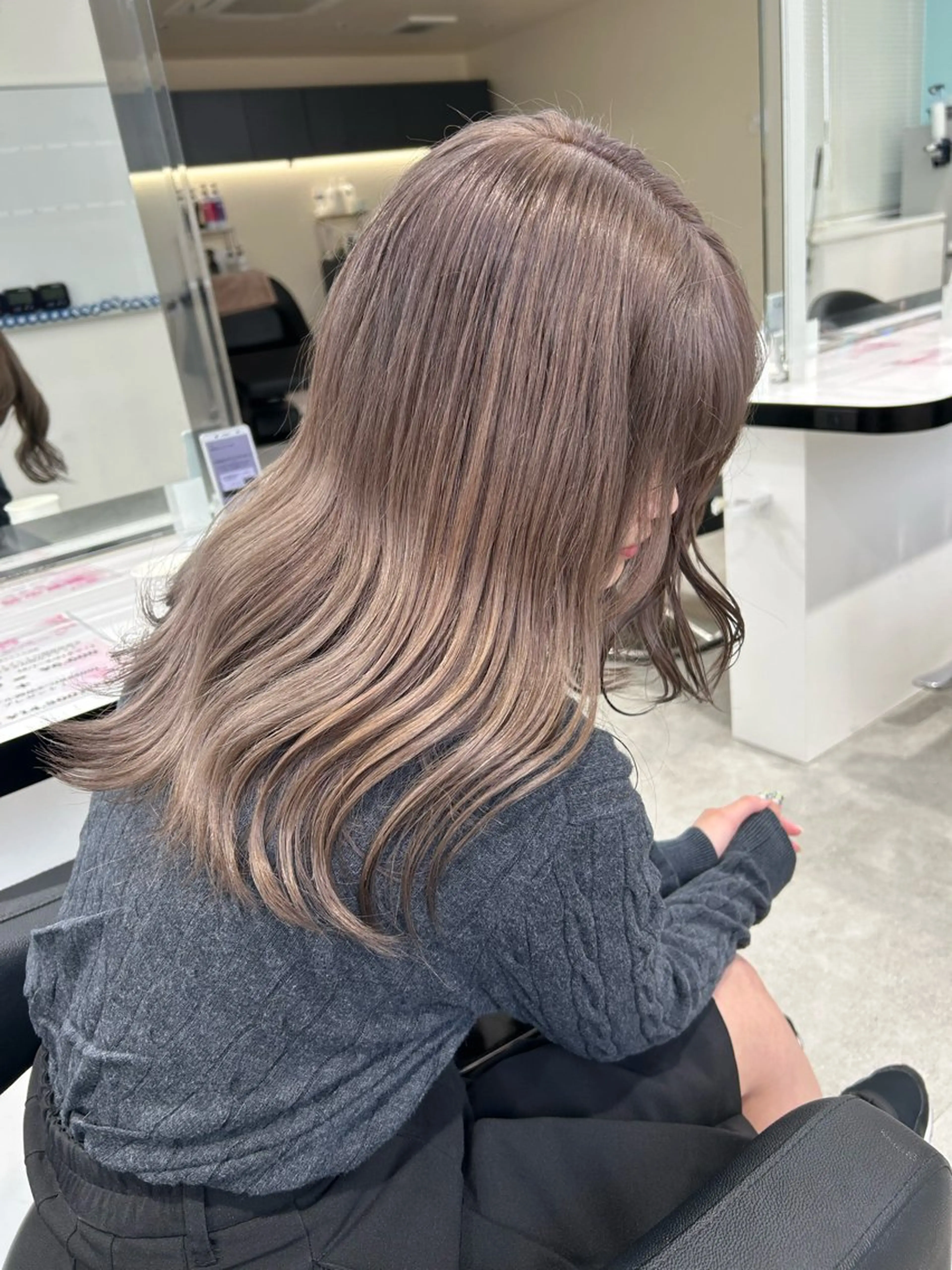 ロング カラー ヘアカラー トリートメント ヘッドスパ 履歴修正屋さん／ ブロンド／ホワイトのヘアスタイル