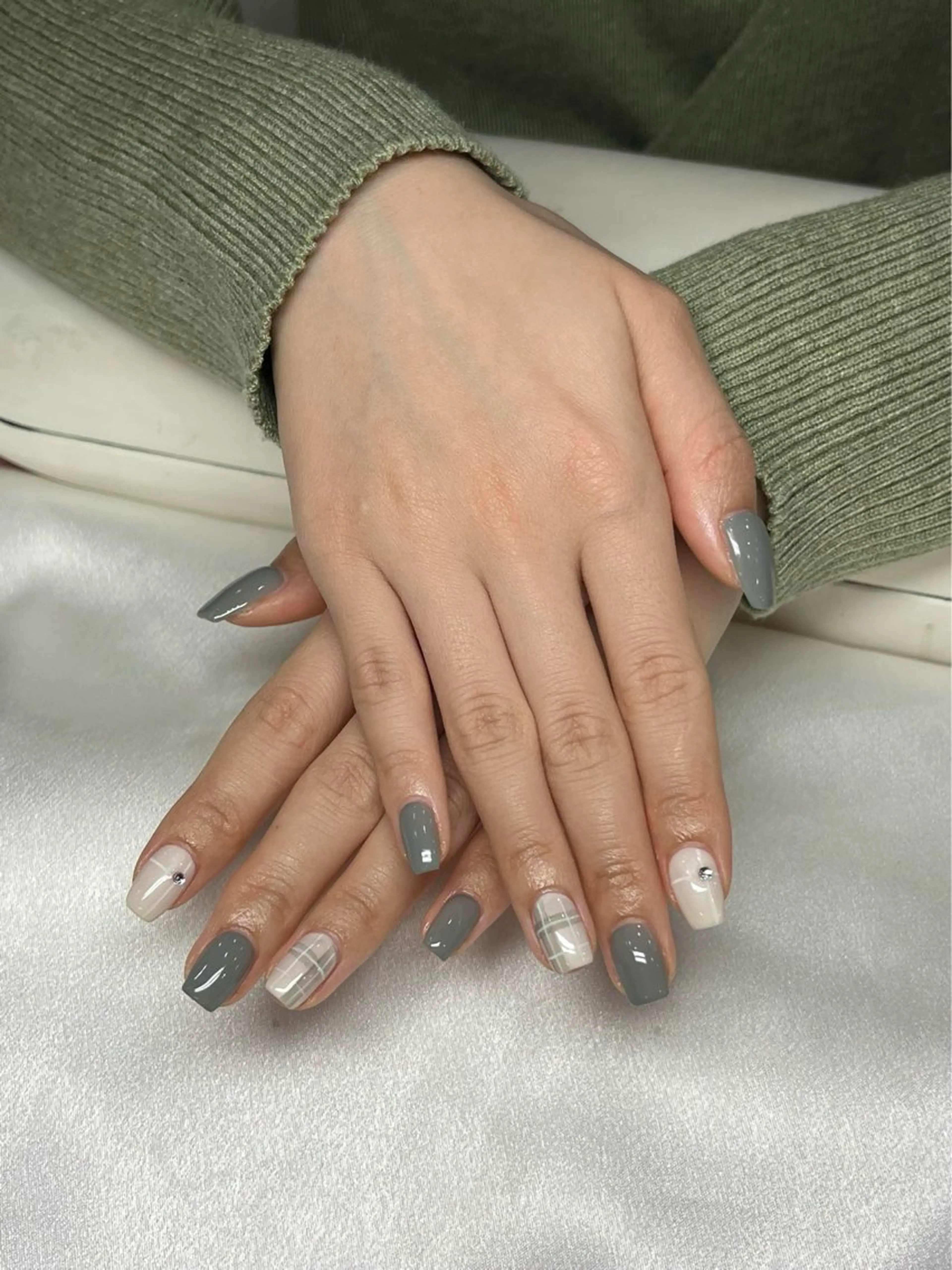 ミニモ限定40%OFF💜初回オフ無料🎶自爪🎀ジェルネイルやり放題コース★アート2本（両手2本ずつ）＋ハンドケア付きの写真