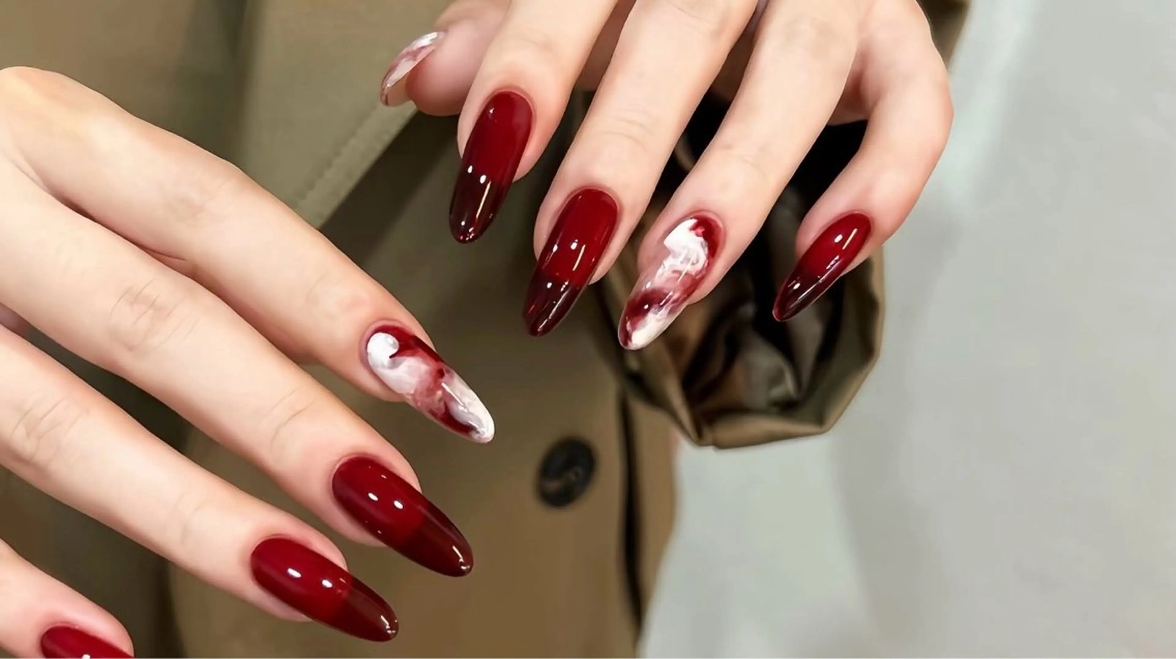 ネイル マグネットネイル ピンク ネイルチップ 冬ネイル クリスマス ハンドネイル Lee Nailsのネイルデザイン