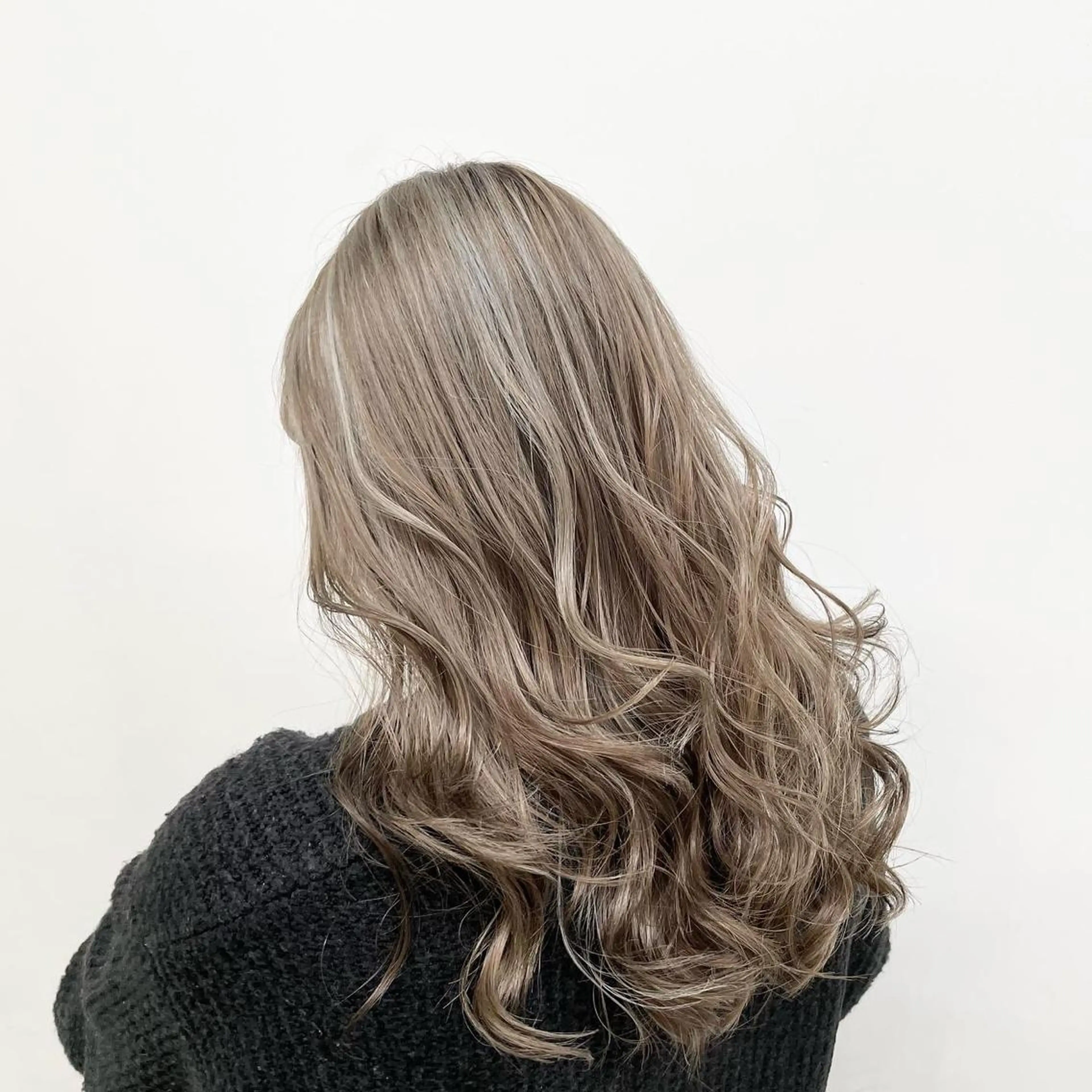 セミロング カラー 🪄池袋ハイトーン 🪄ブリーチカラーのヘアスタイル