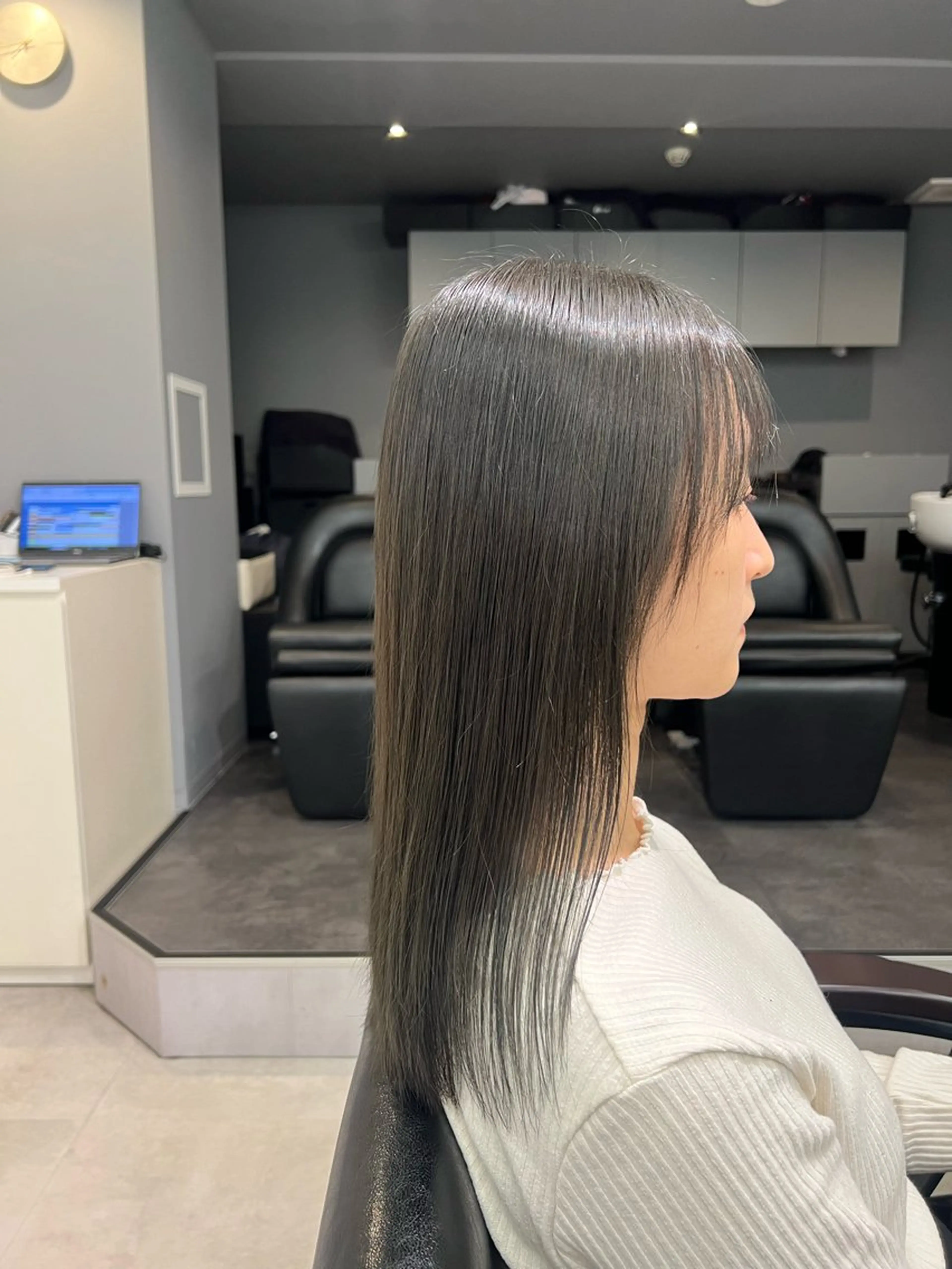 セミロング カラー kei/透明感カラー /縮毛矯正/メンズのヘアスタイル