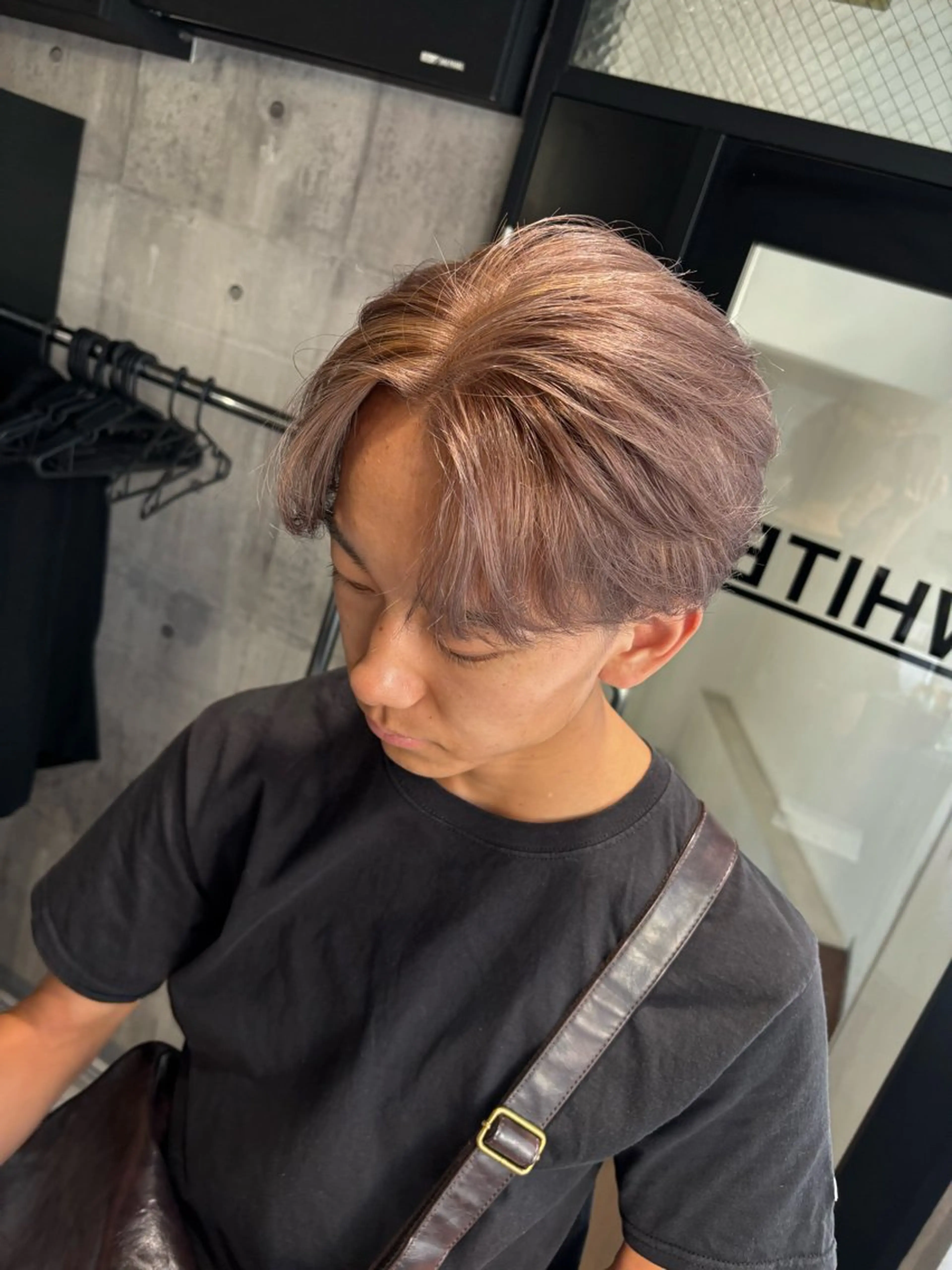 カラー メンズ メンズハイトーン ベージュカラー ハイトーンカラー ミルクティーベージュ カット ヘアカラー トリートメント _white【京橋店】所属・_WHITE / KENTOのヘアスタイル