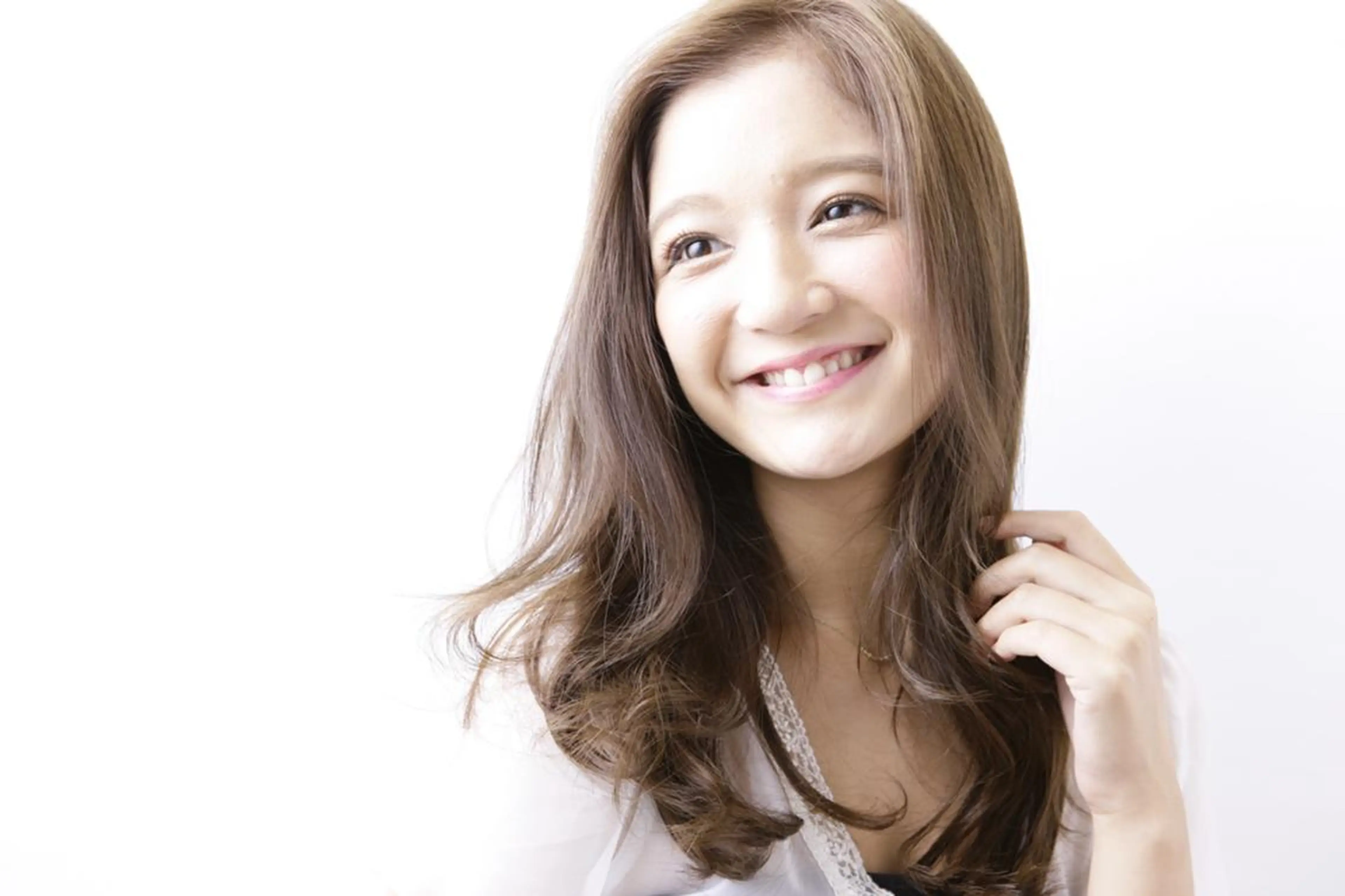 セミロング ロング パーマ レイヤーカット ローレイヤー ニュアンスパーマ ヘアーデザイン シアニスタのヘアスタイル