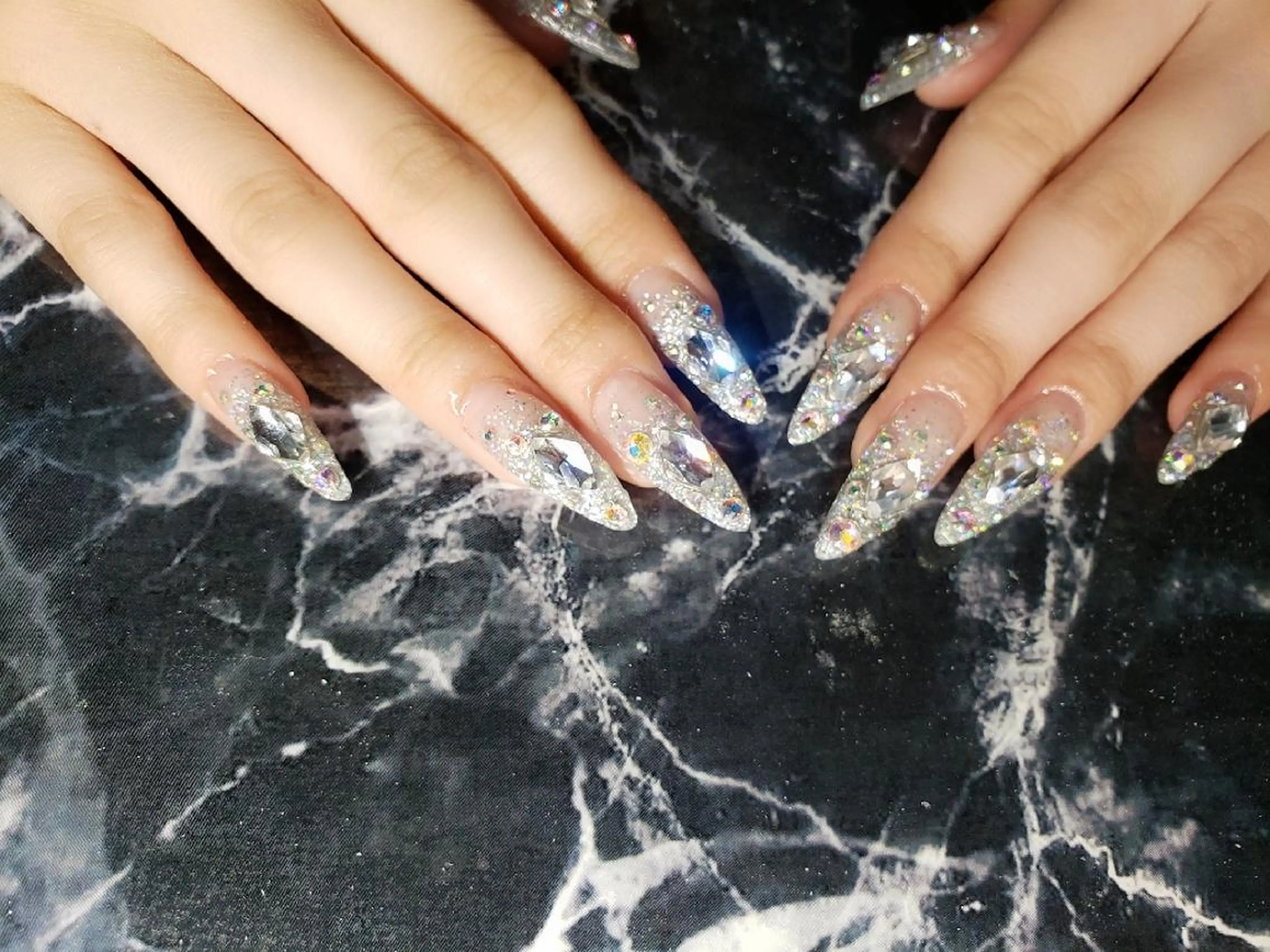 ミディアム ネイル ハンドネイル クロキ 。のネイルデザイン