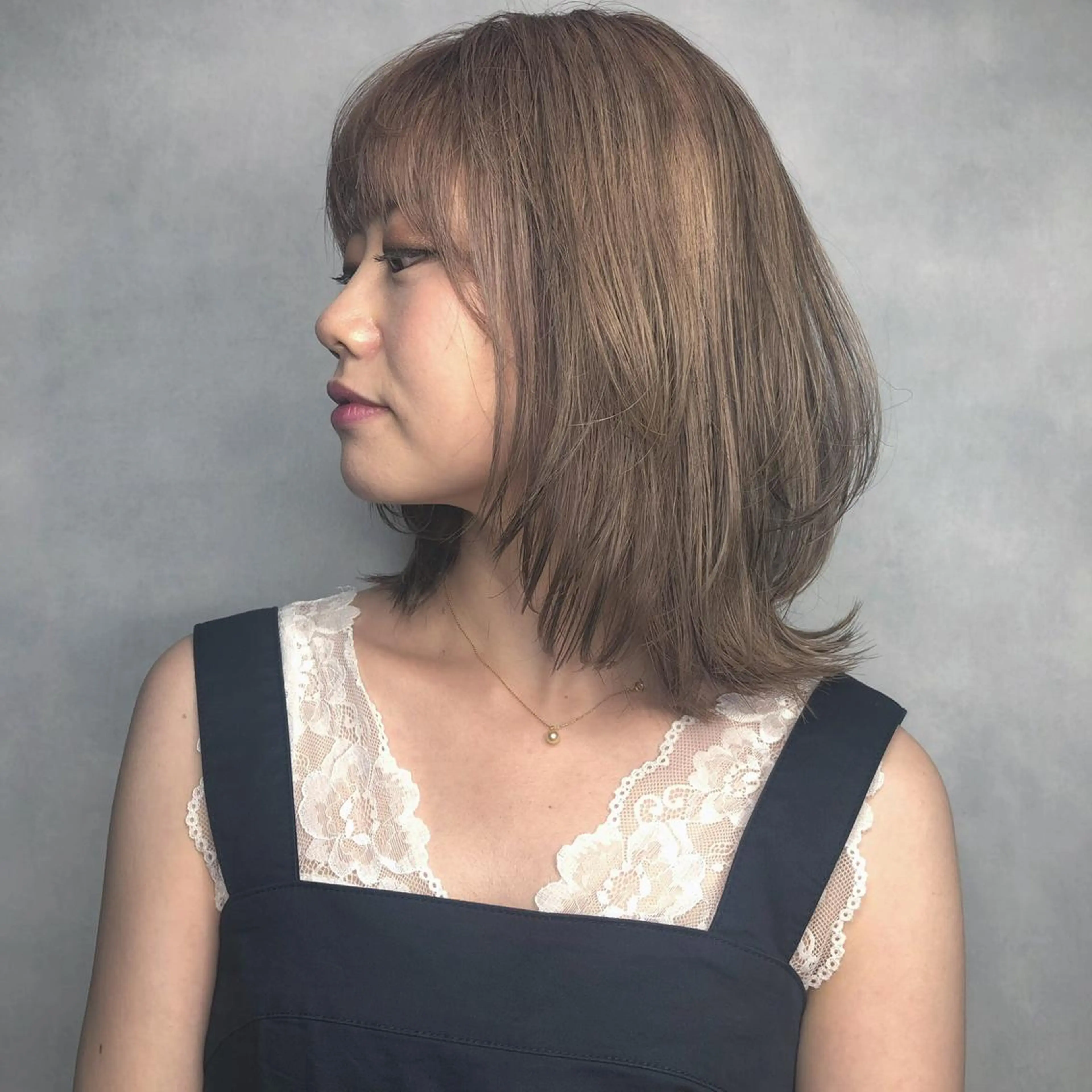 セミロング カラー ORIKA 美容室のヘアスタイル