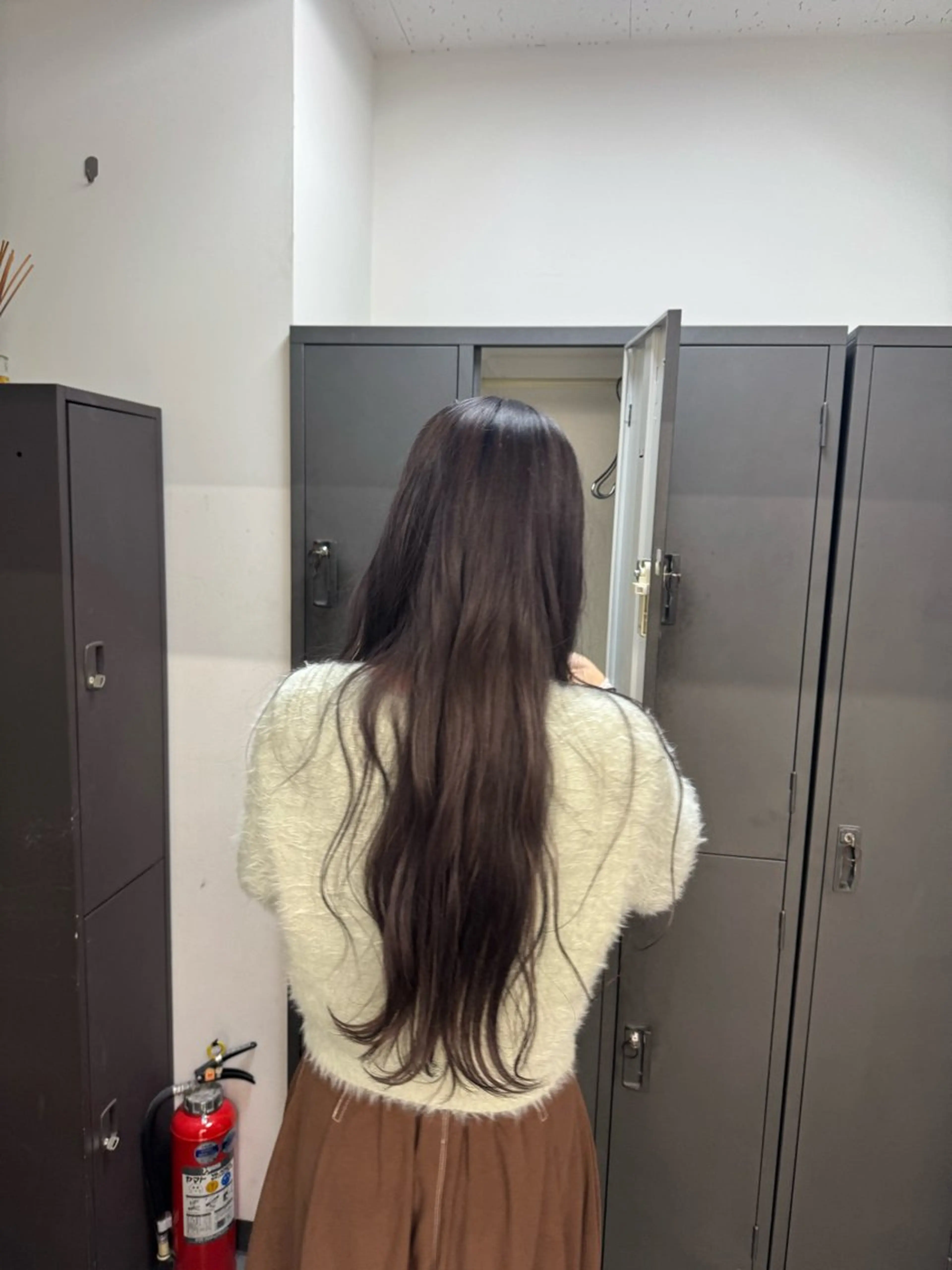 ロング カラー グレージュ ラベンダーカラー ラベンダーグレージュ ラベンダーグレー ヘアカラー ゆうと/ブリーチモデ ル/ストレートモデルのヘアスタイル