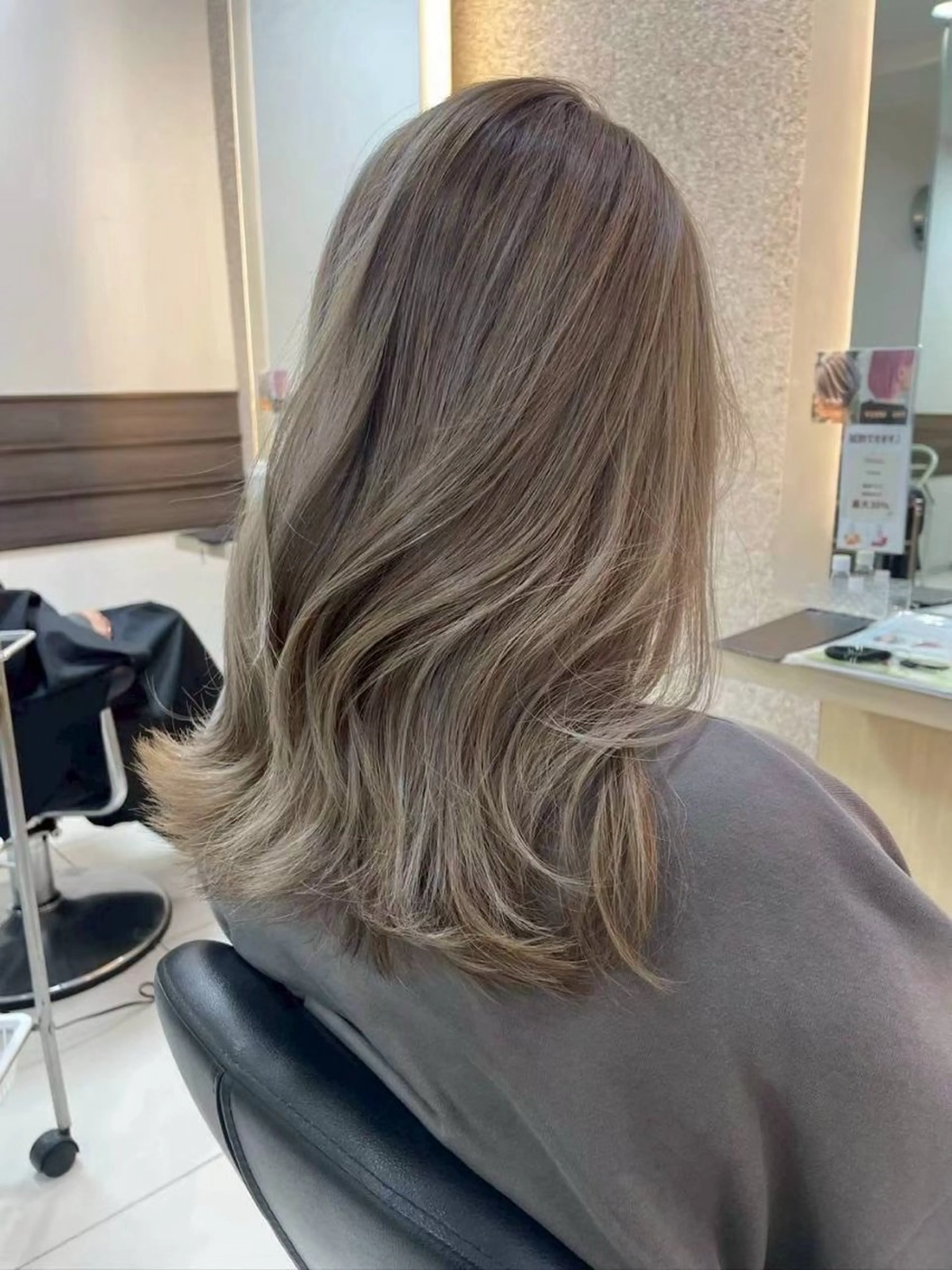 ロング カラー 山下 姫菜のヘアスタイル