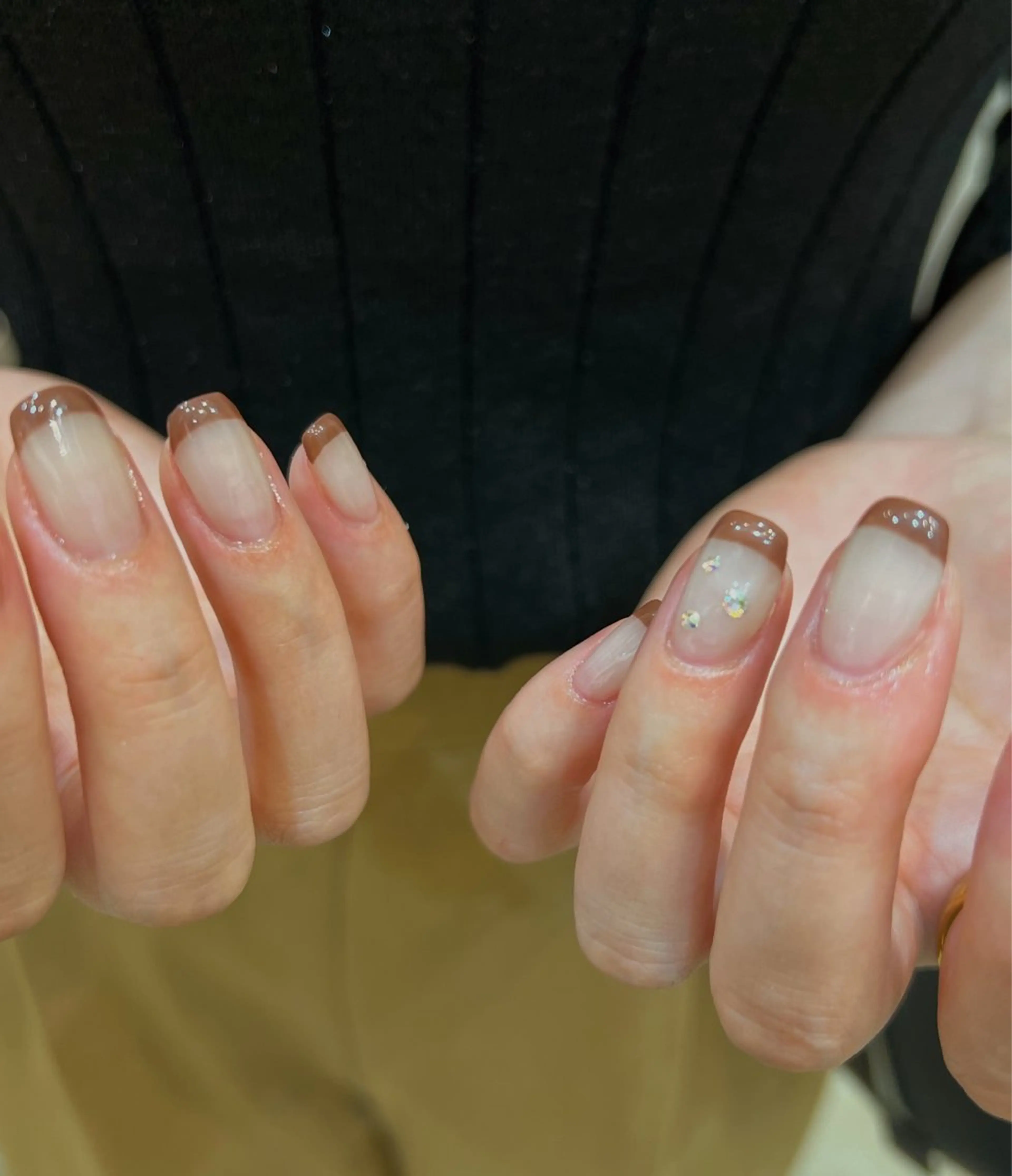 メンズ ネイル ブラウン ストーンネイル ハンドネイル ヘアメイクネイリスト 💄💅hidemiのヘアスタイル