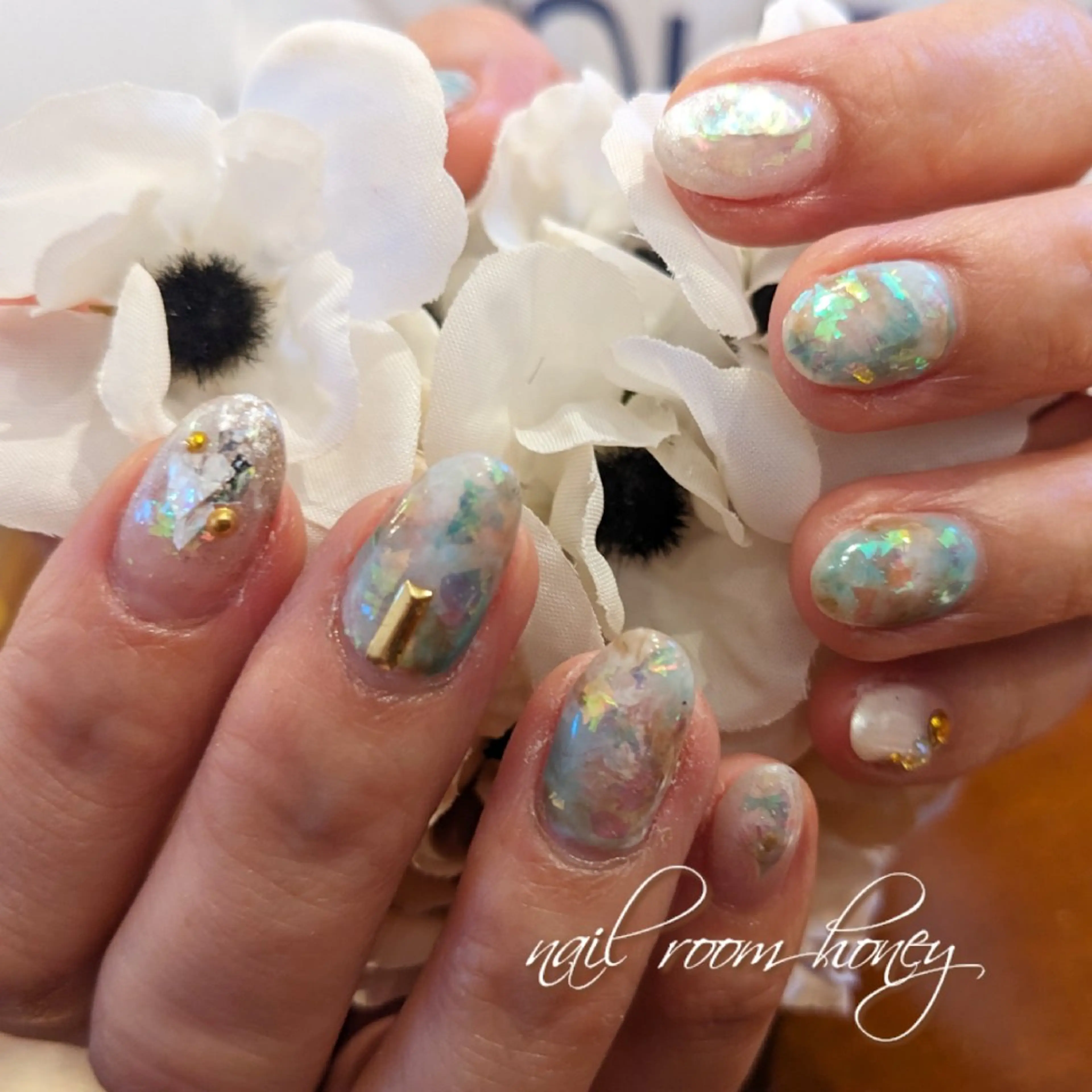 ネイル オーロラネイル グリーン ニュアンスネイル 夏ネイル nail room  honeyのネイルデザイン